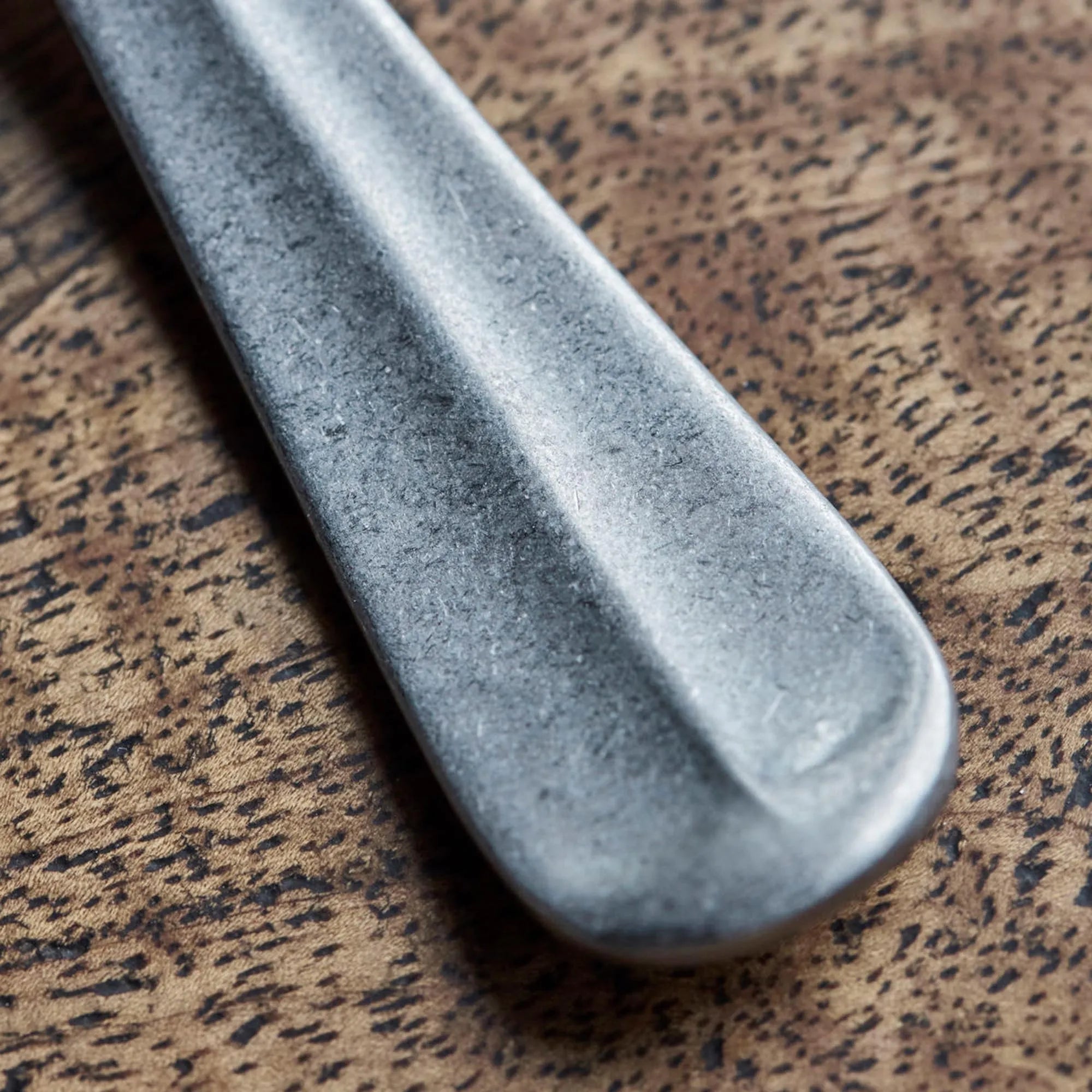 Elegante HDMora Gabel von House Doctor mit silbernem Glanz.