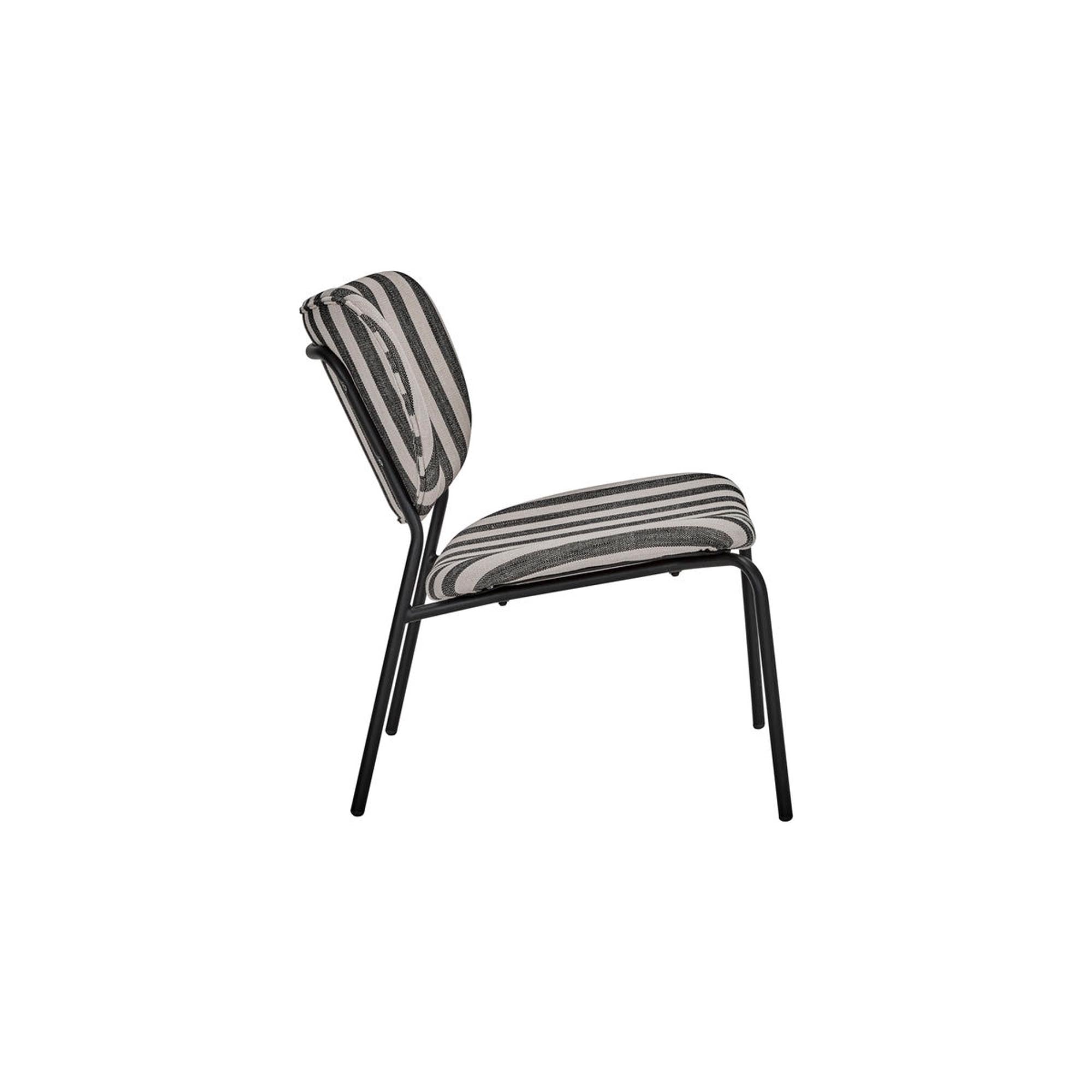 Eleganter HDLonga Lounge-Sessel von House Doctor in Schwarz/Off-Weiß.
