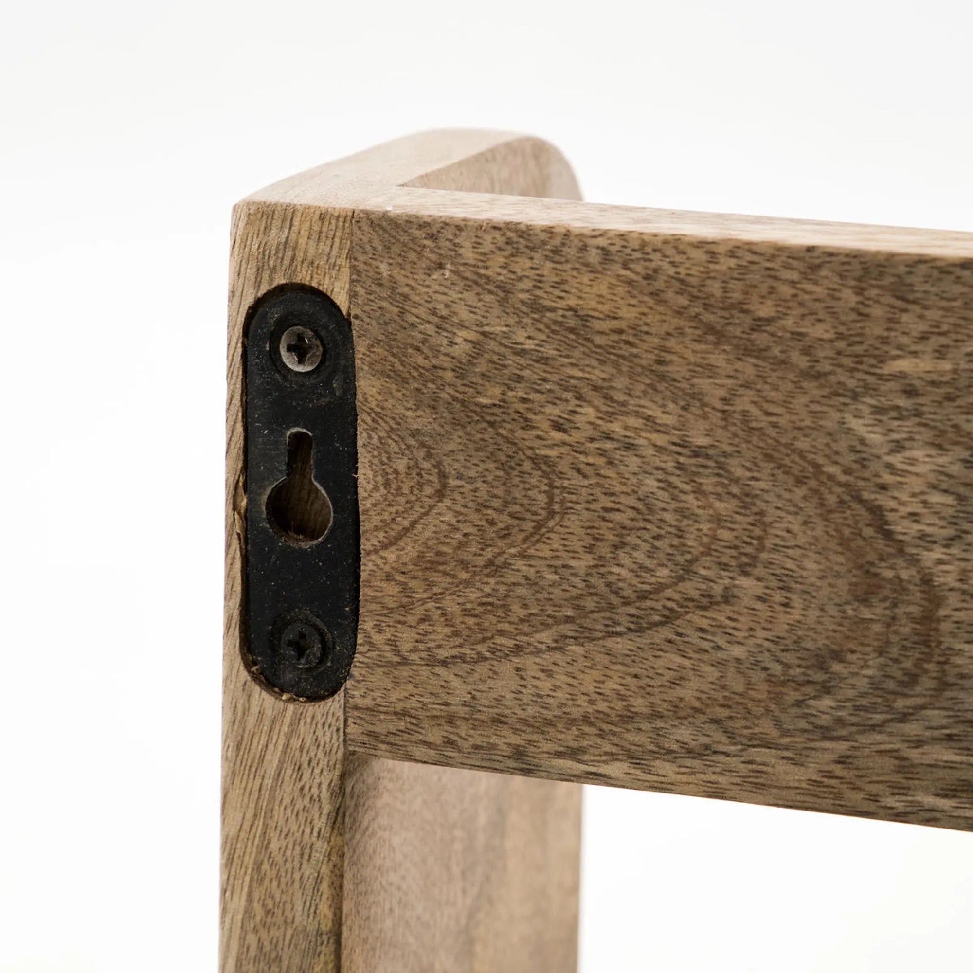 Regal HDMaga Natur: Stilvolles Design aus Mangoholz und Eisen.