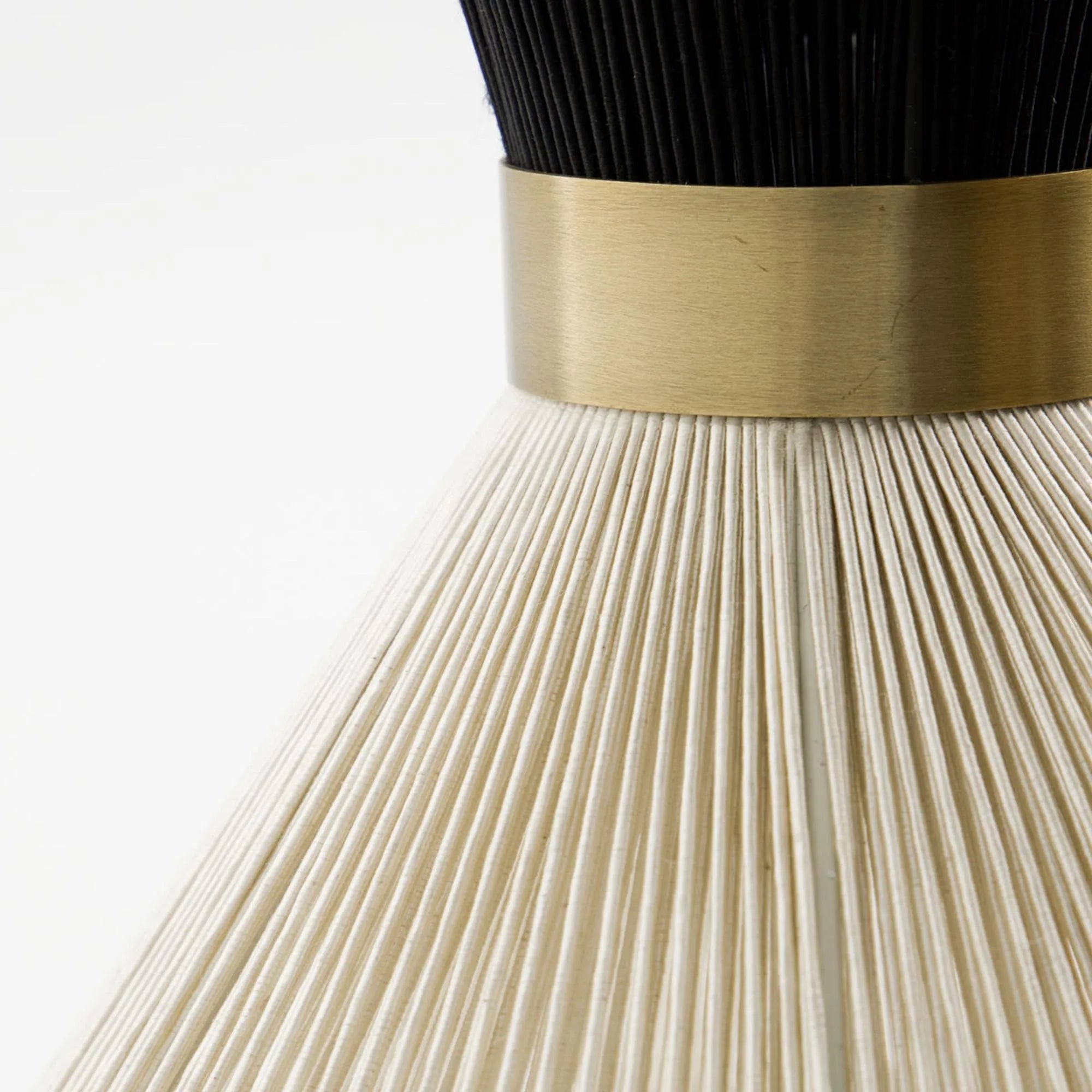 Elegante Tischleuchte HDCord in Schwarz von House Doctor.
