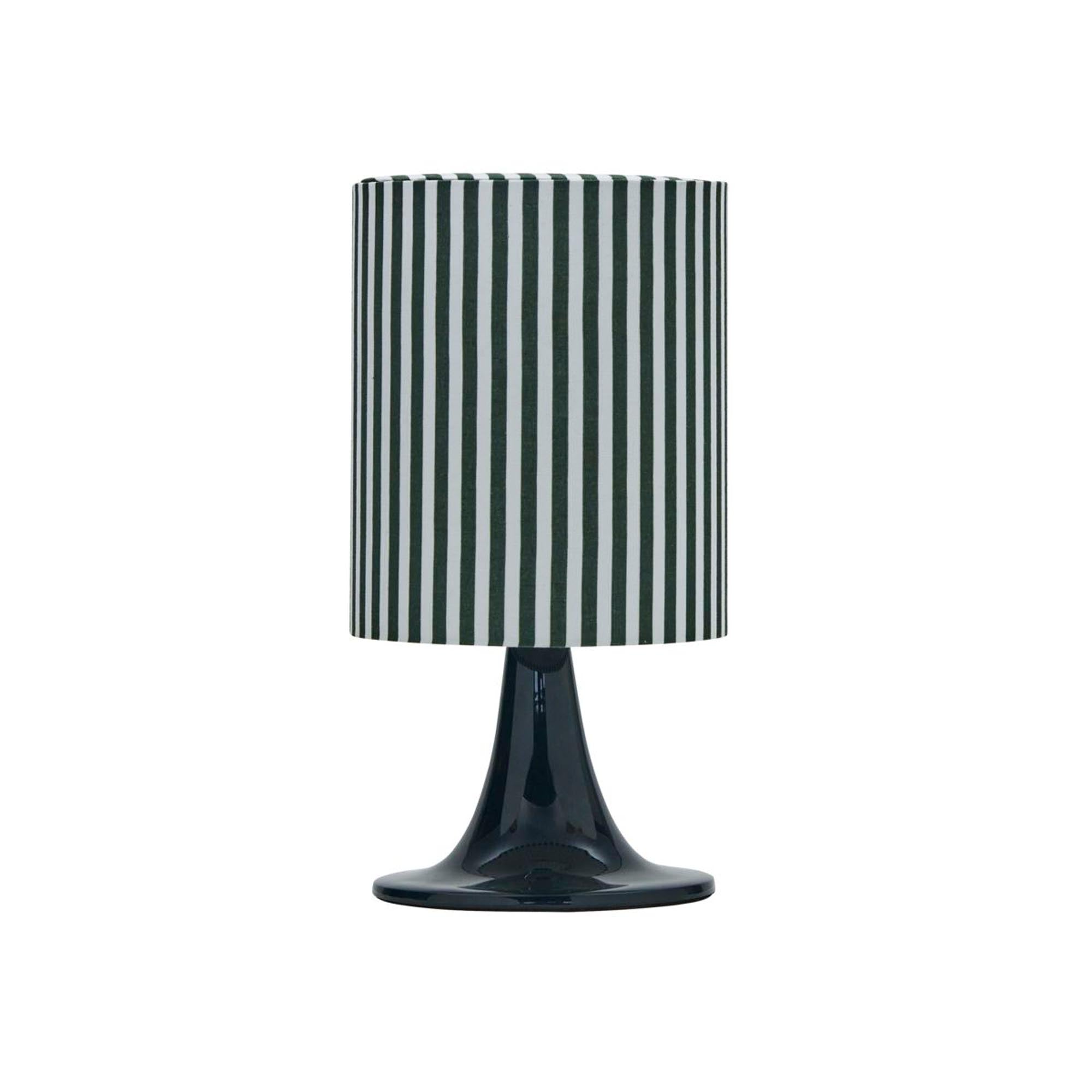 Die grüne HDTulip Tischleuchte von House Doctor vereint elegantes Design mit Funktionalität. Ideal für jeden Raum.