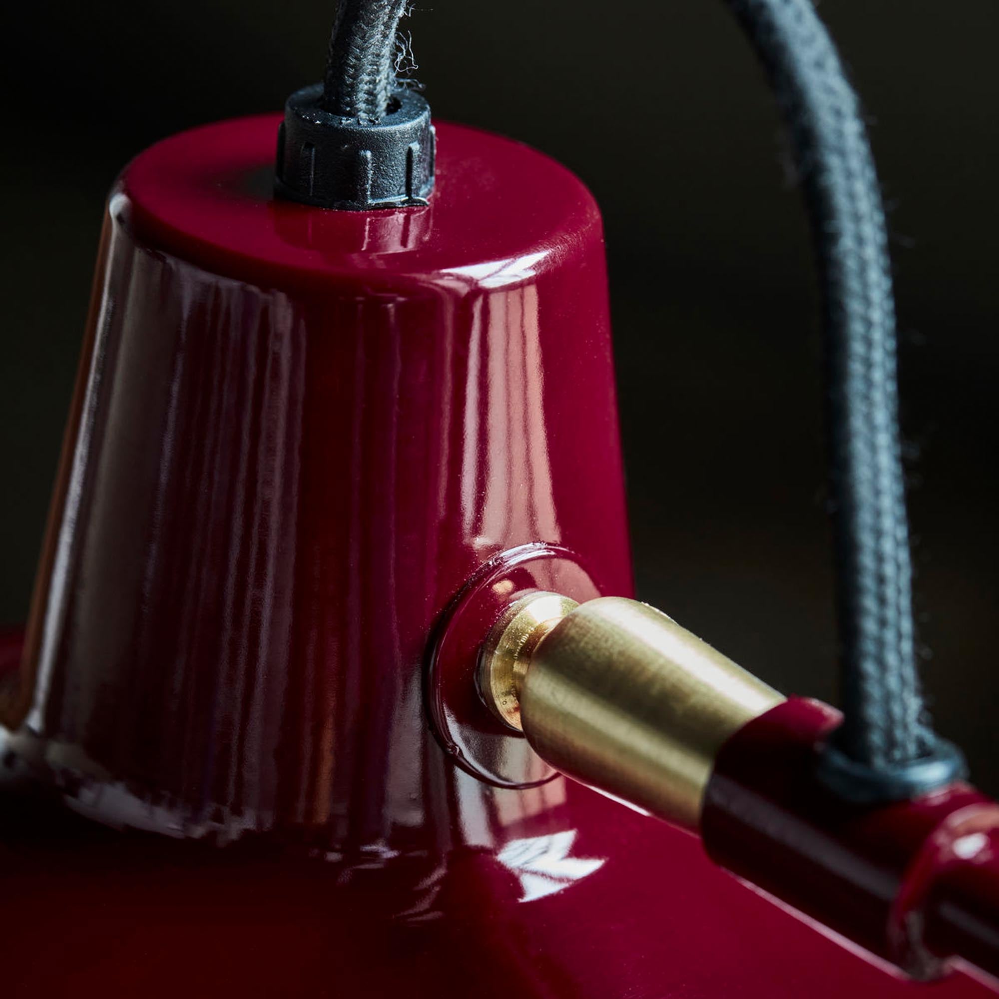 Moderne rote Tischlampe HDDesk von House Doctor für stilvolle Räume.