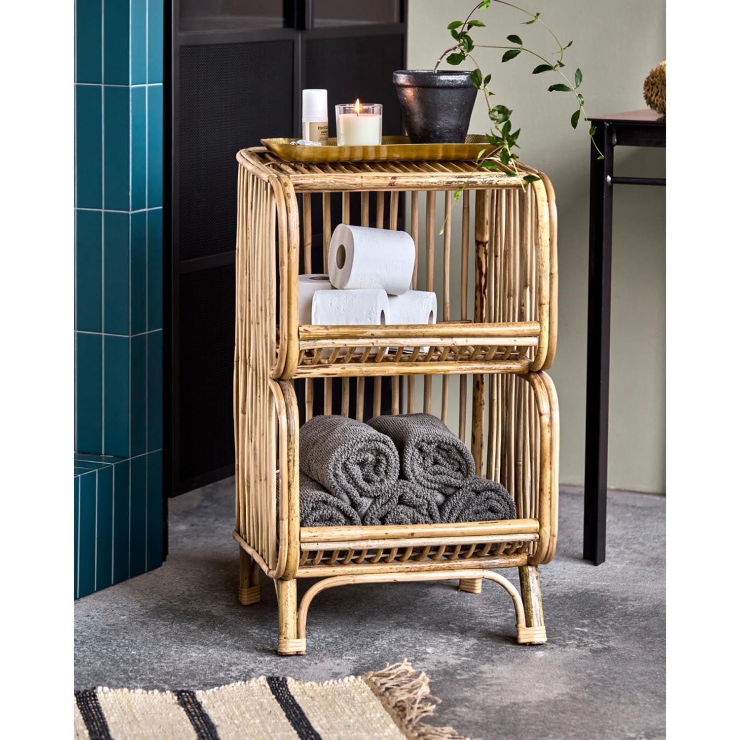 Eleganter Beistelltisch HDShelf von House Doctor, gefertigt aus Naturholz, ideal für stilvolle und funktionale Raumgestaltung.