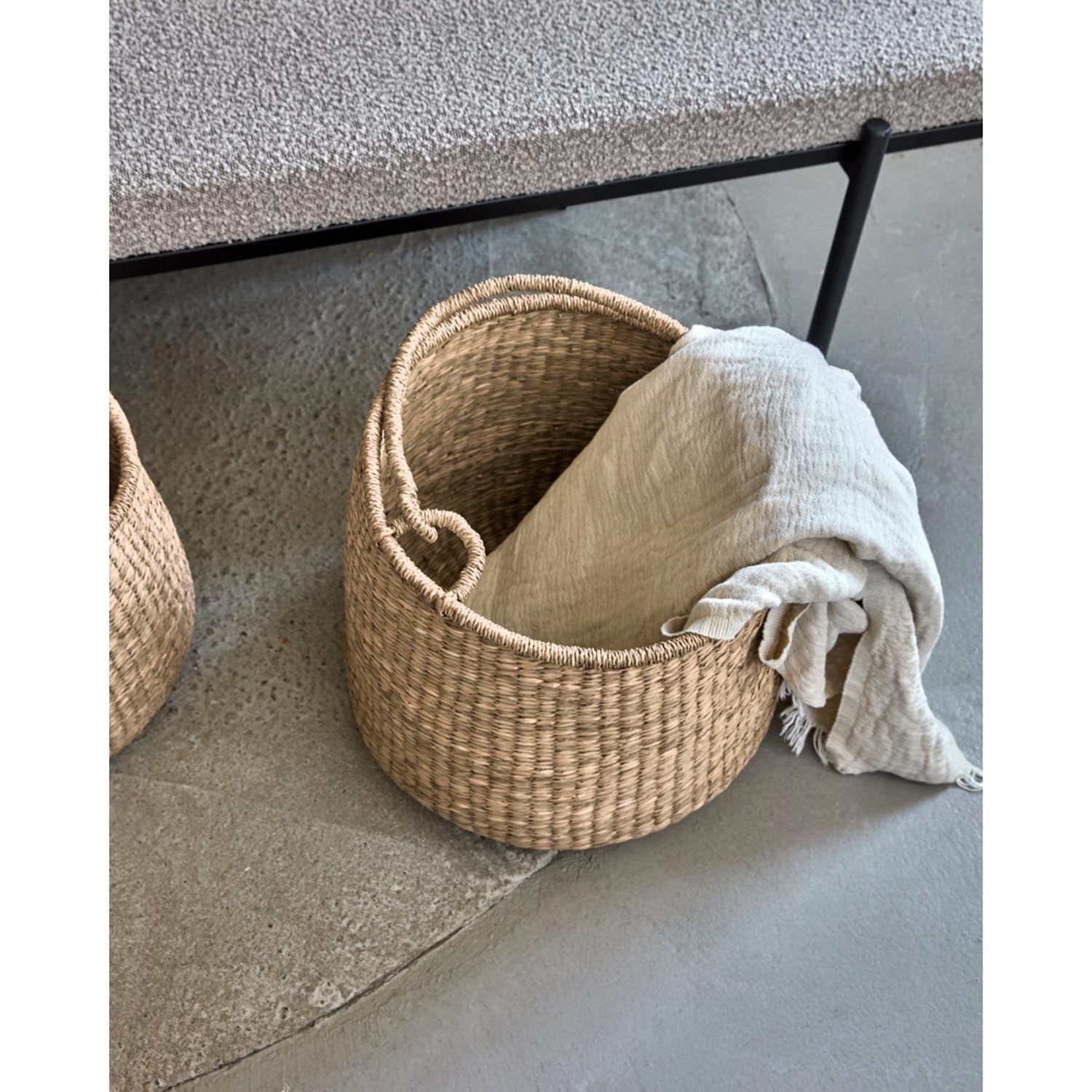 Eleganter Aufbewahrungskorb HDCesta von House Doctor, gefertigt aus natürlichen Materialien, perfekt für stilvolle Ordnung und Dekoration.