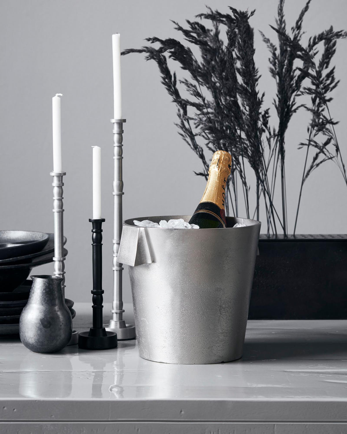 Weinkühler, Buck in Gebürstetes Silber präsentiert im Onlineshop von KAQTU Design AG. Flaschenkühler ist von House Doctor