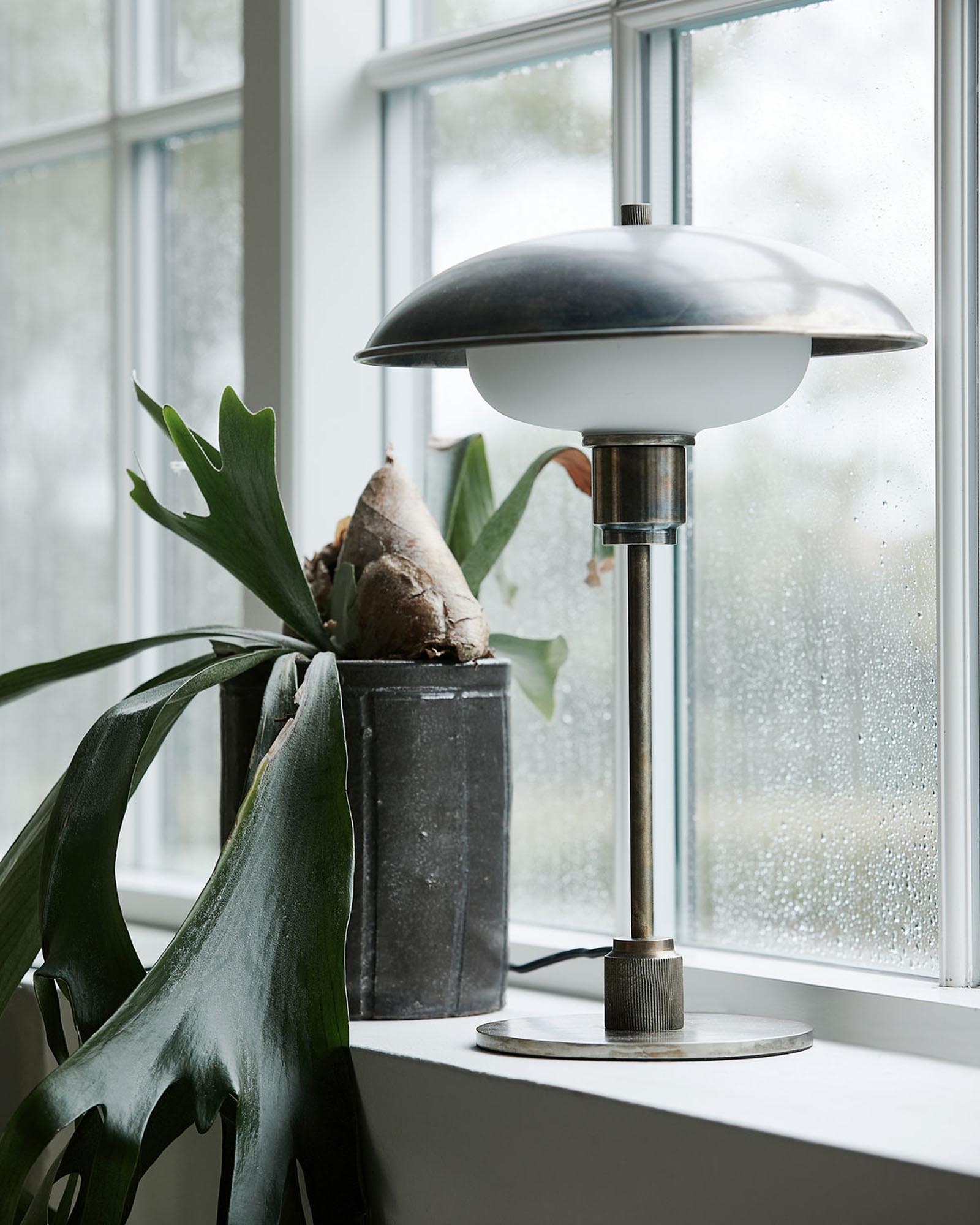 Table lamp, Boston