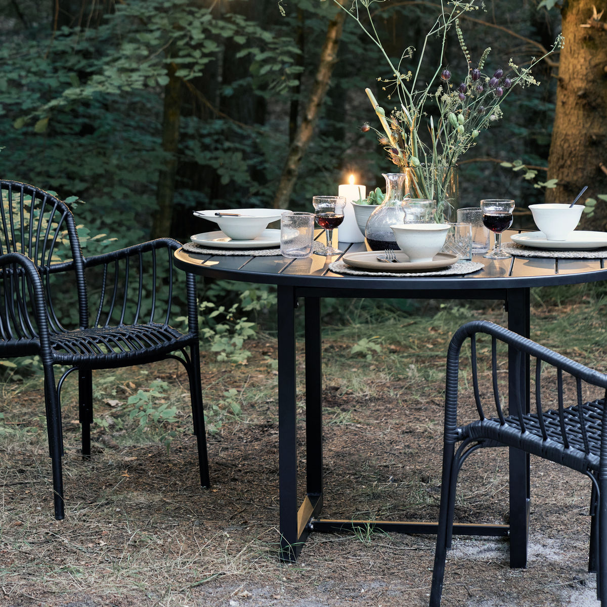 Tisch, Helo in Schwarz präsentiert im Onlineshop von KAQTU Design AG. Gartentisch ist von House Doctor