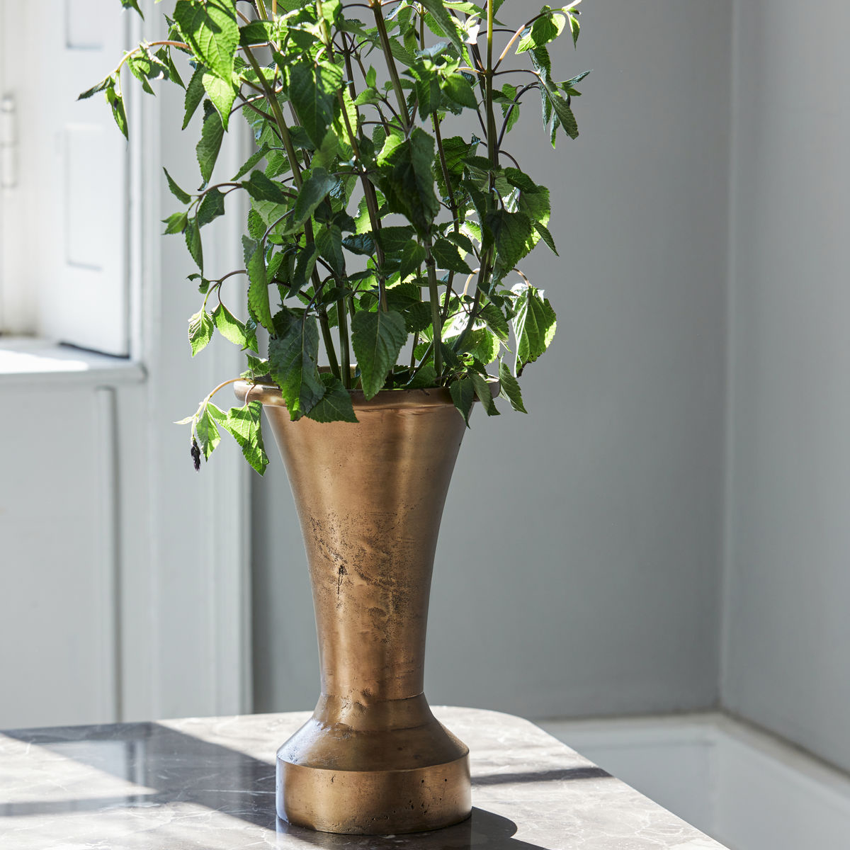 Vase, Florist in Antikes Messing präsentiert im Onlineshop von KAQTU Design AG. Vase ist von House Doctor