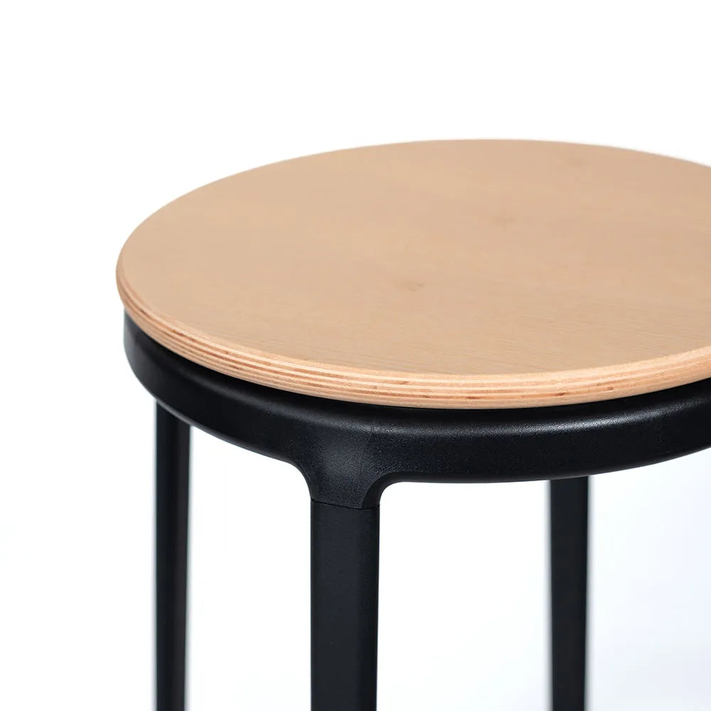 ROUND&ROUND Bar Stuhl in Natur/Schwarz präsentiert im Onlineshop von KAQTU Design AG.  ist von Infiniti Design