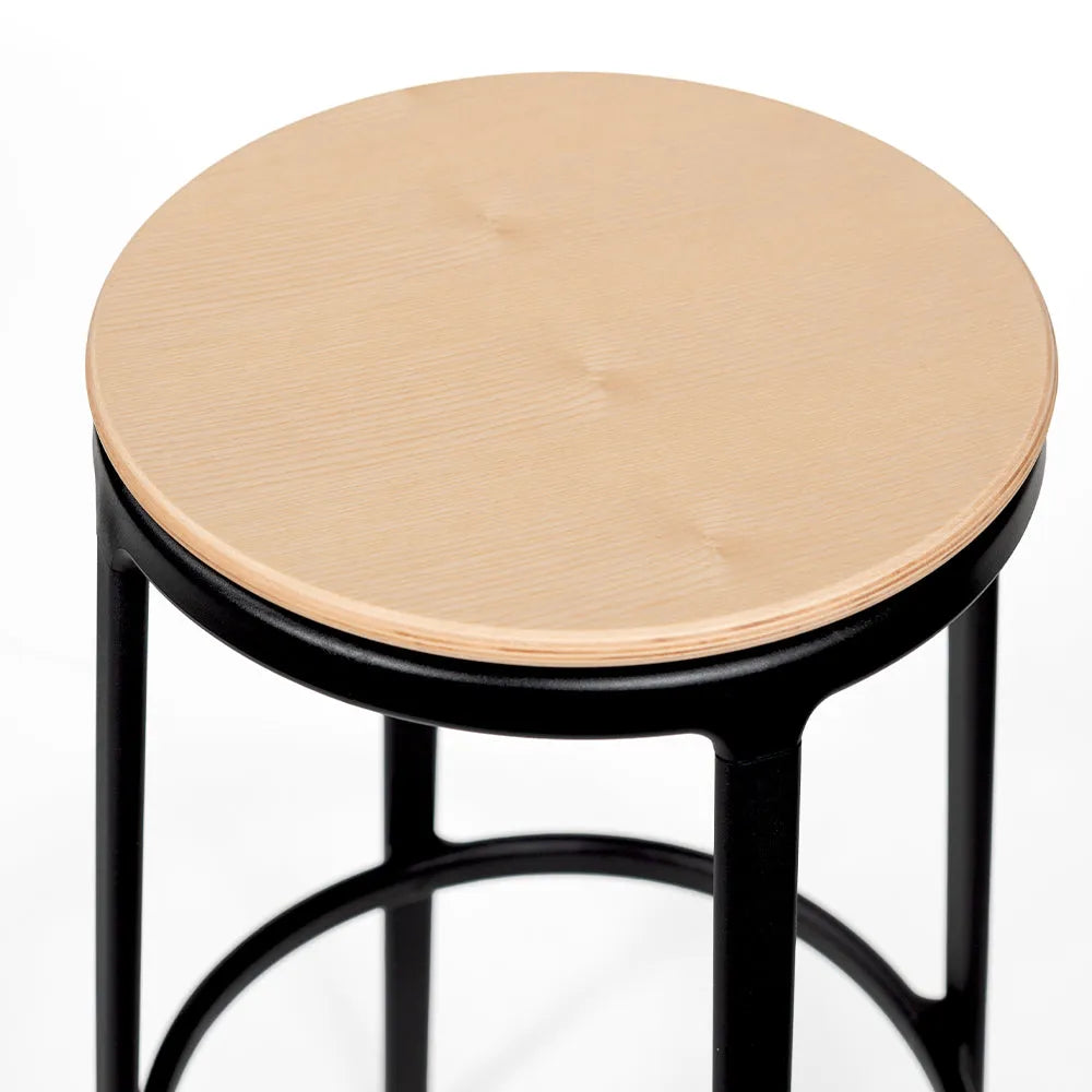 ROUND&ROUND Bar Stuhl in Natur/Schwarz präsentiert im Onlineshop von KAQTU Design AG.  ist von Infiniti Design