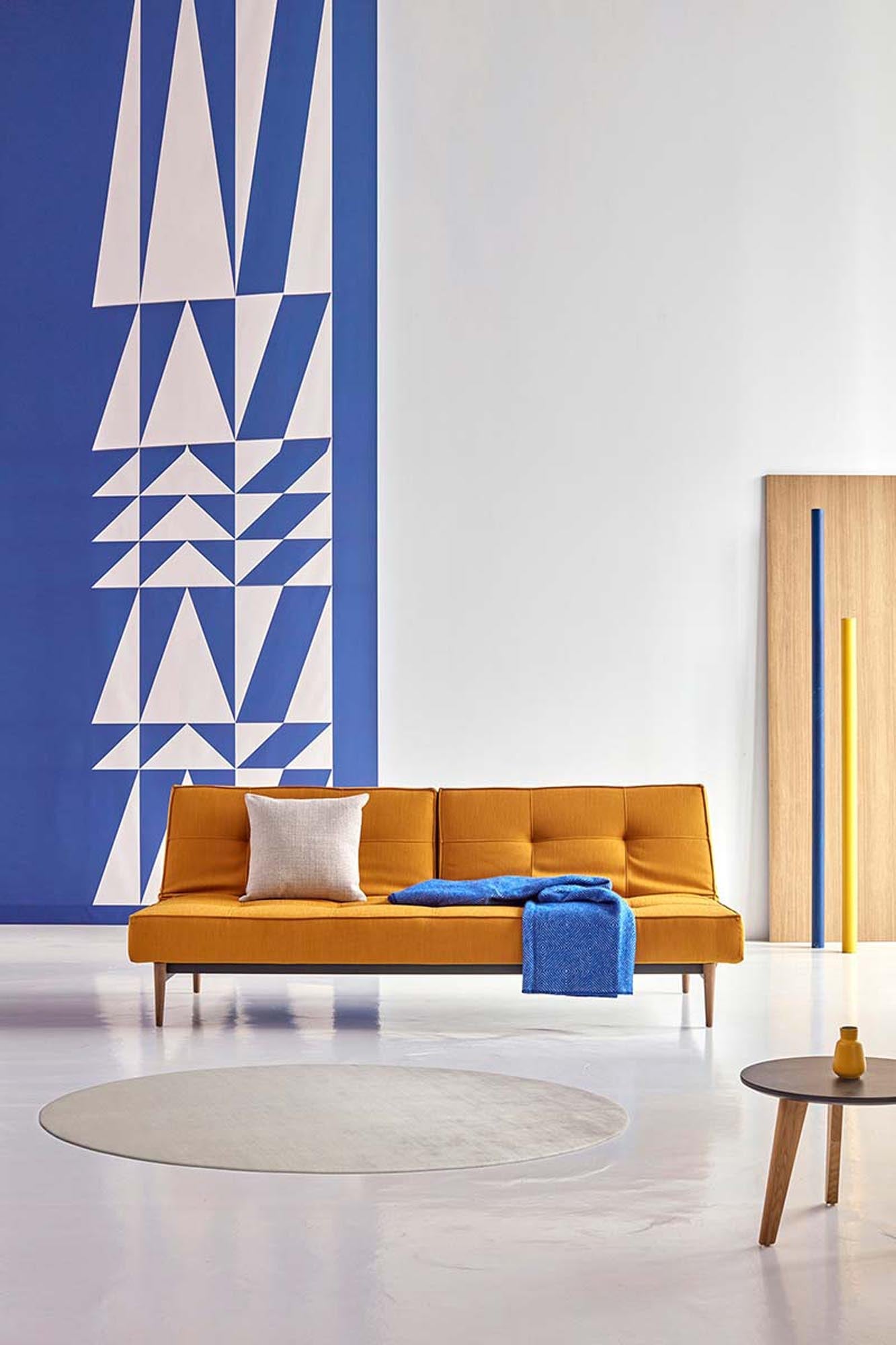 Erleben Sie das vielseitige Splitback Sofabett 115 Styletto von Innovation Living – ideal für moderne Wohnräume und gemütliche Übernachtungen.