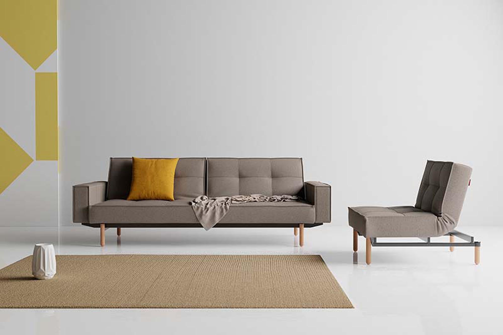 Stilvolles Splitback Sofabett 210 Stem mit komfortablen Armlehnen.
