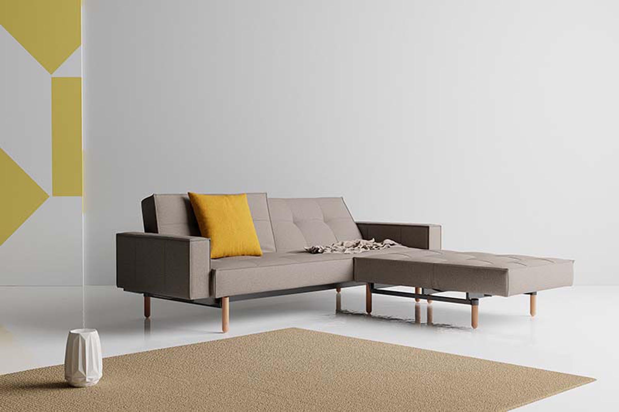 Elegantes Splitback Sofabett 210 Stem mit flexiblen Armlehnen.