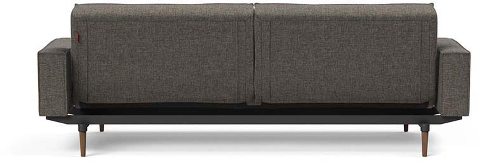 Entdecken Sie das elegante Splitback Sofabett 115 Styletto von Innovation Living. Mit seinen praktischen Armlehnen vereint es modernes Design und Komfort.