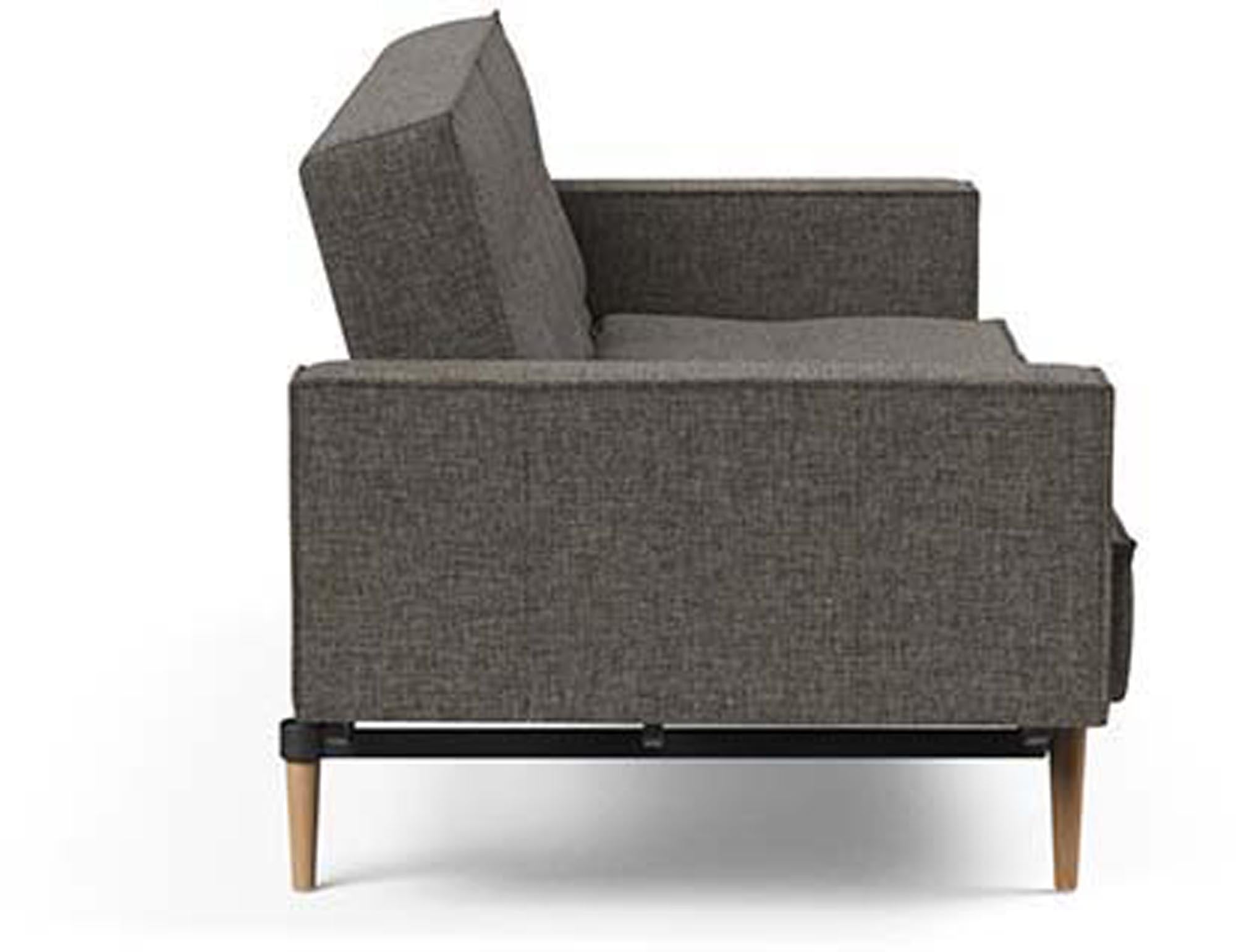 Das Splitback Sofabett 115 Styletto von Innovation Living vereint stilvolle Ästhetik mit vielseitiger Nutzung. Ideal für moderne Wohnräume.
