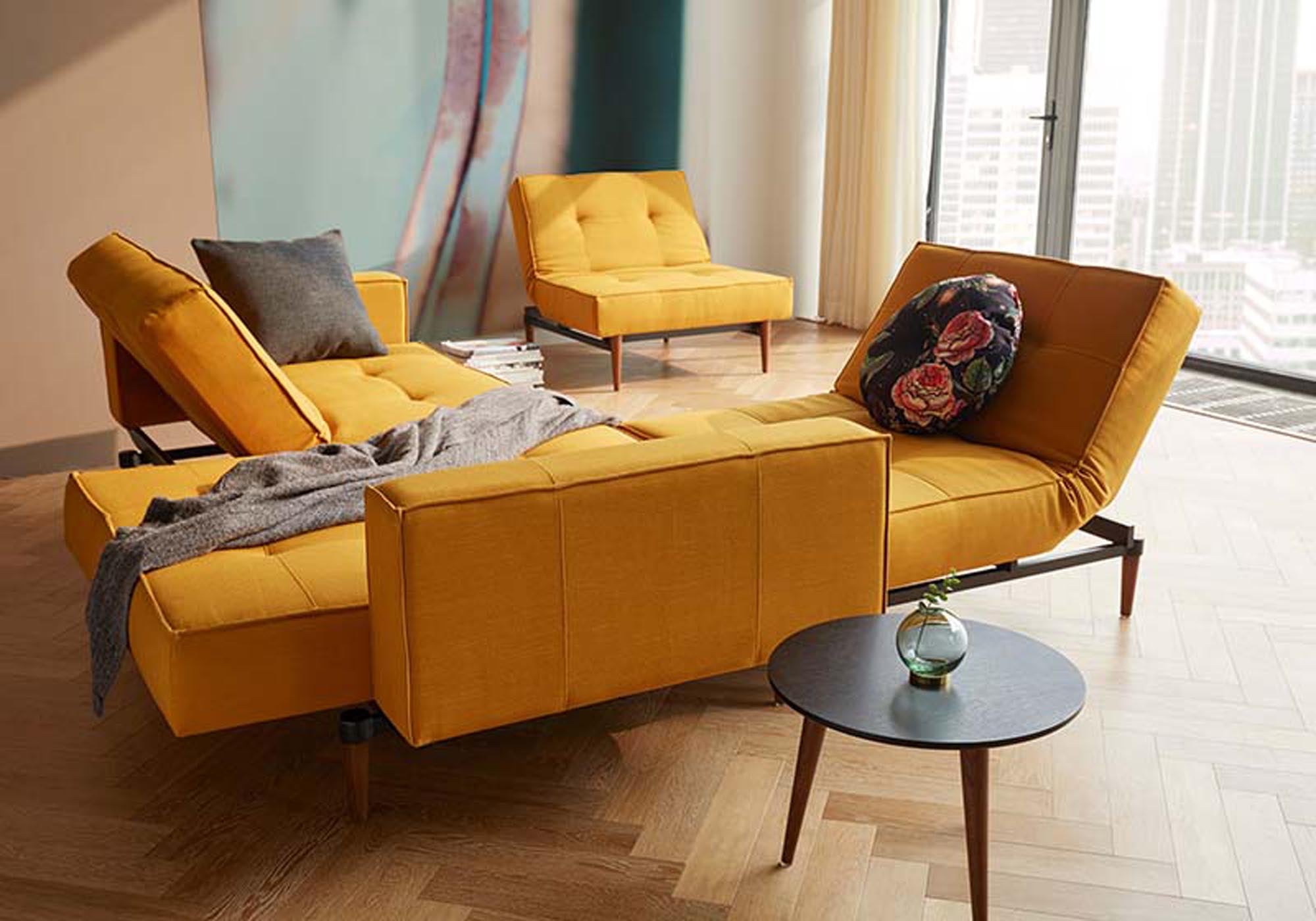 Elegantes Splitback Sofabett 210 mit Armlehnen von Innovation Living.