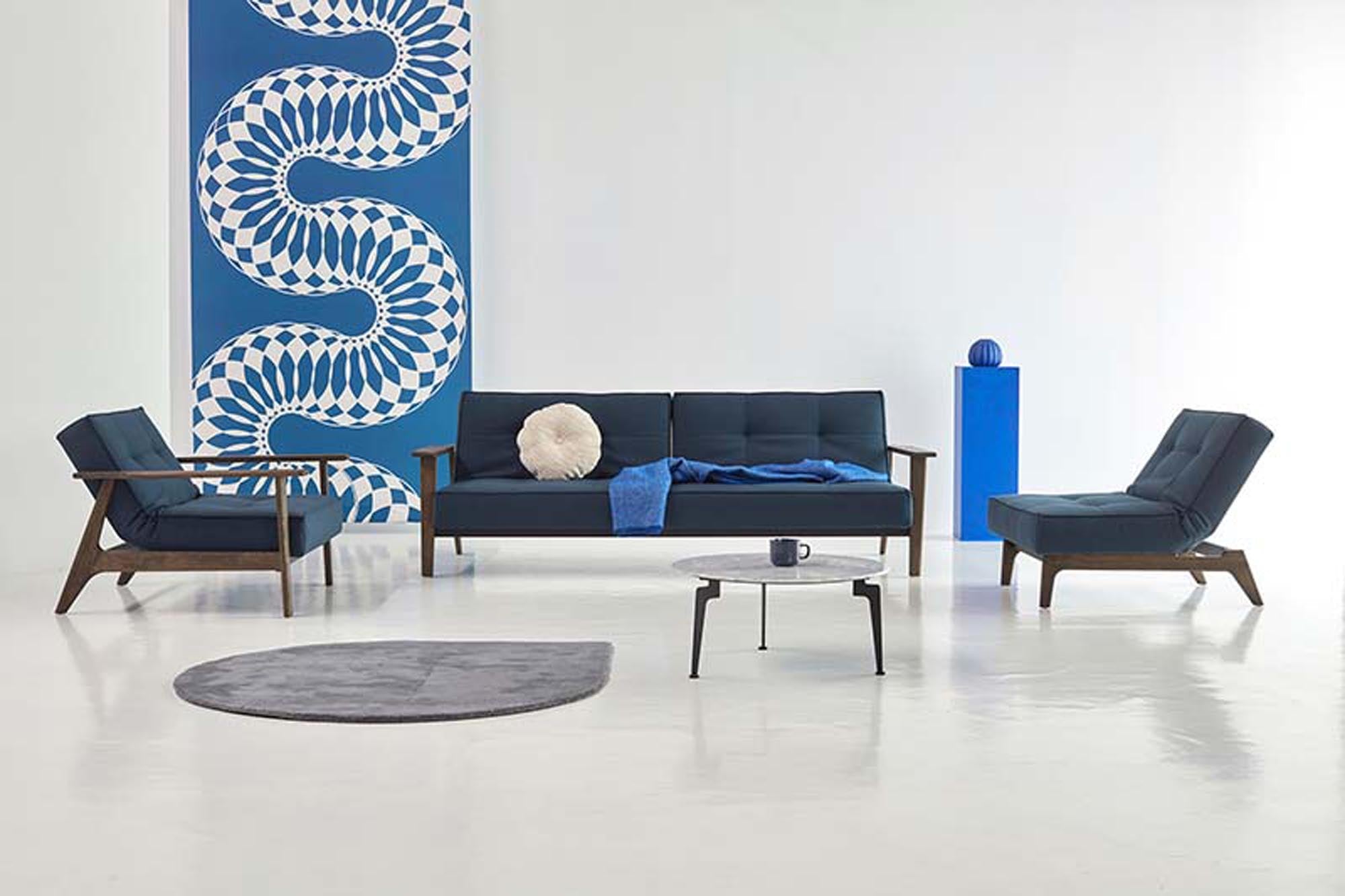 Erleben Sie das Splitback Sofabett 115 Frej von Innovation Living – stilvoll, vielseitig und ideal für kleine Räume, perfekt für Gäste und Entspannung.