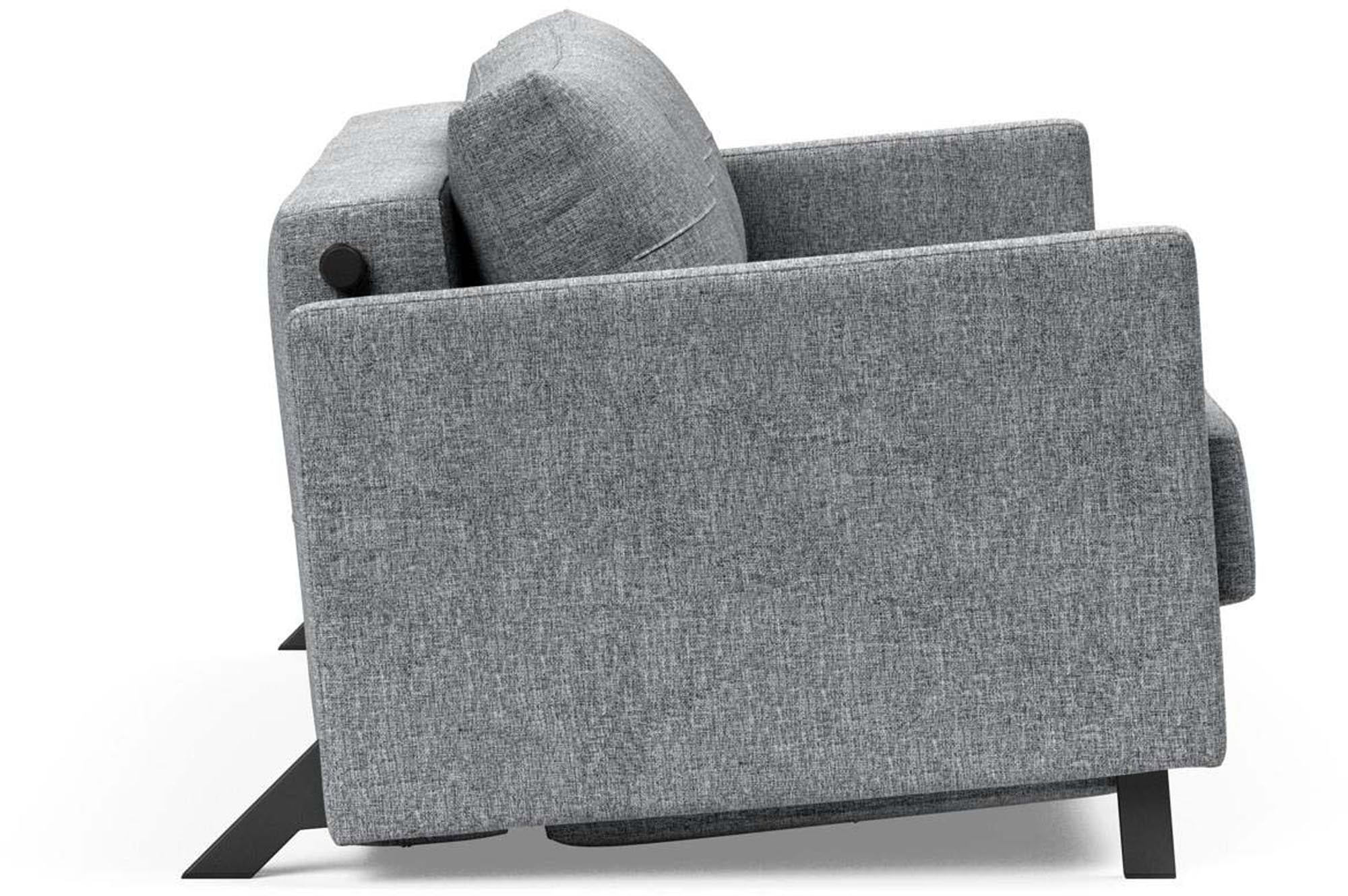 Cubed Klappsofa 140: Vielseitiger Komfort mit stilvollen Armlehnen.