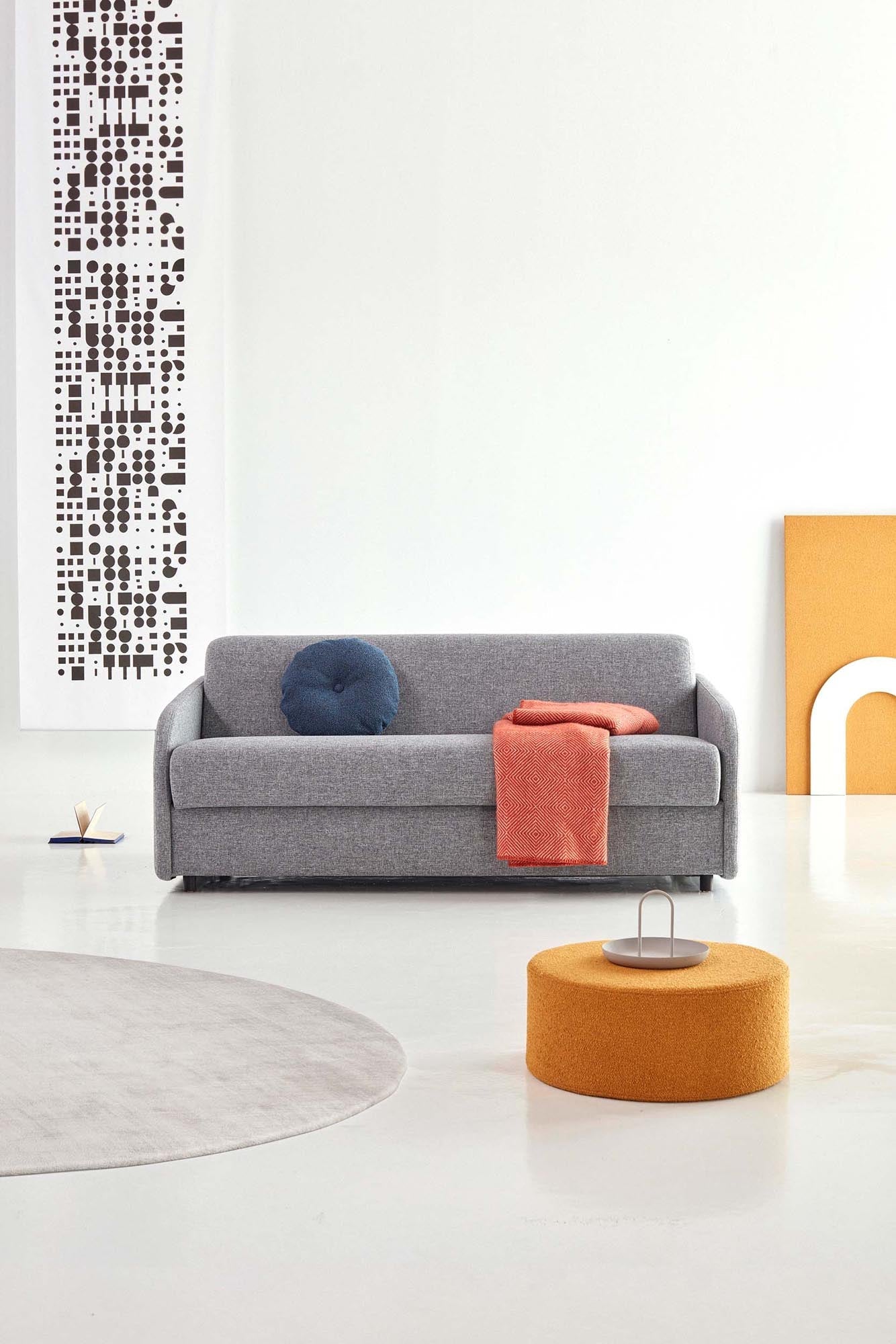 Eivor Klappsofa 140 von Innovation Living: Elegantes Sofa mit 140 cm Schlaffläche, ideal für Gäste, dank bequemer Federkernmatratze.