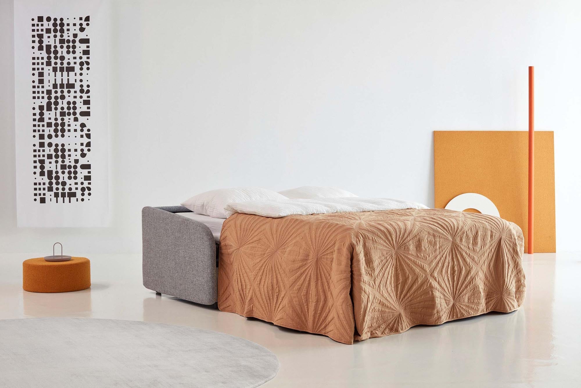 Eivor Klappsofa 140: Stilvolles Schlafsofa mit Dual-Matratze für optimalen Komfort und platzsparende Lösungen.