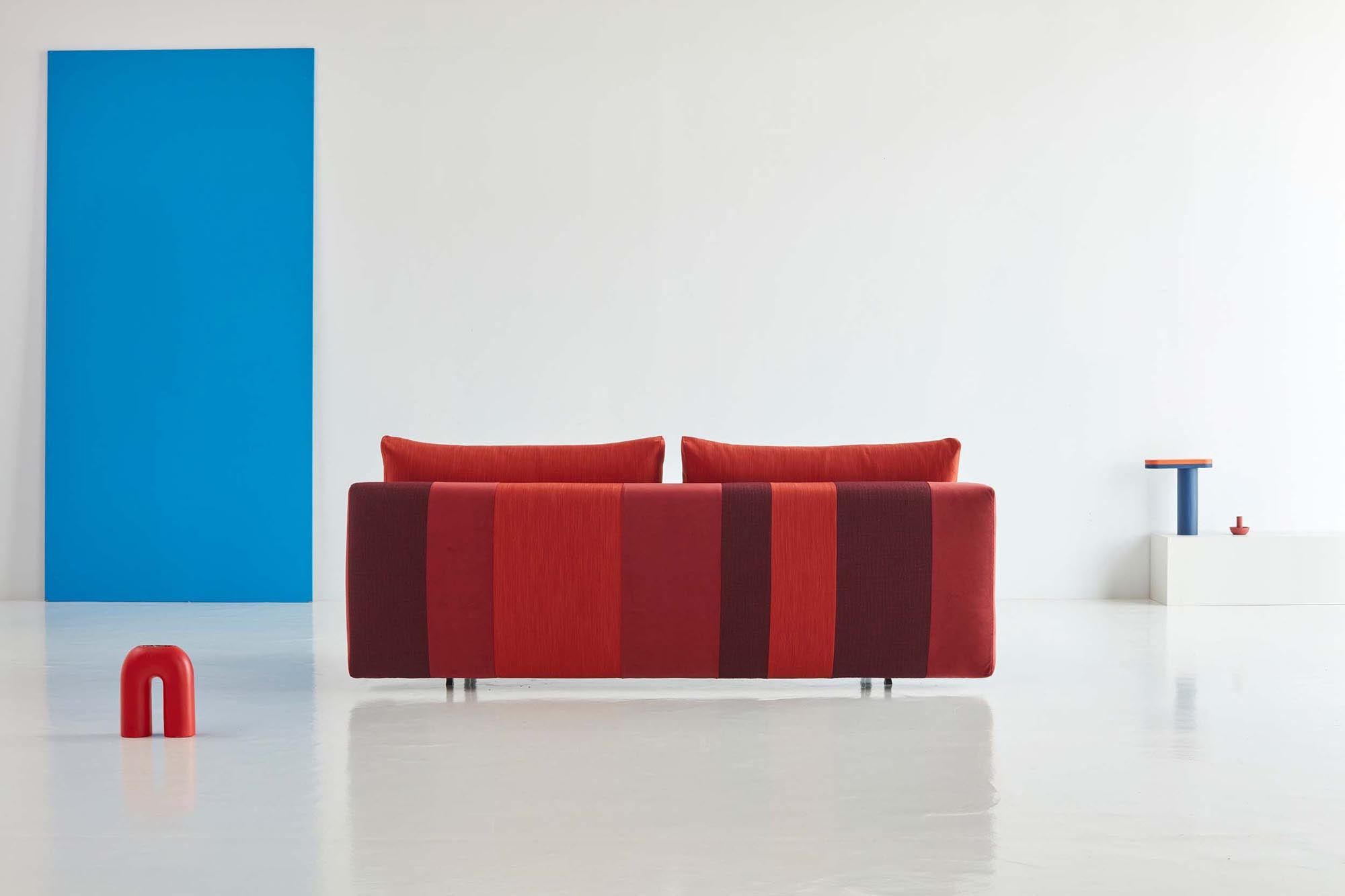 Erleben Sie das Conlix Patchwork Bettsofa von Innovation Living – ein modernes, funktionales Möbelstück, das Komfort und Stil vereint.