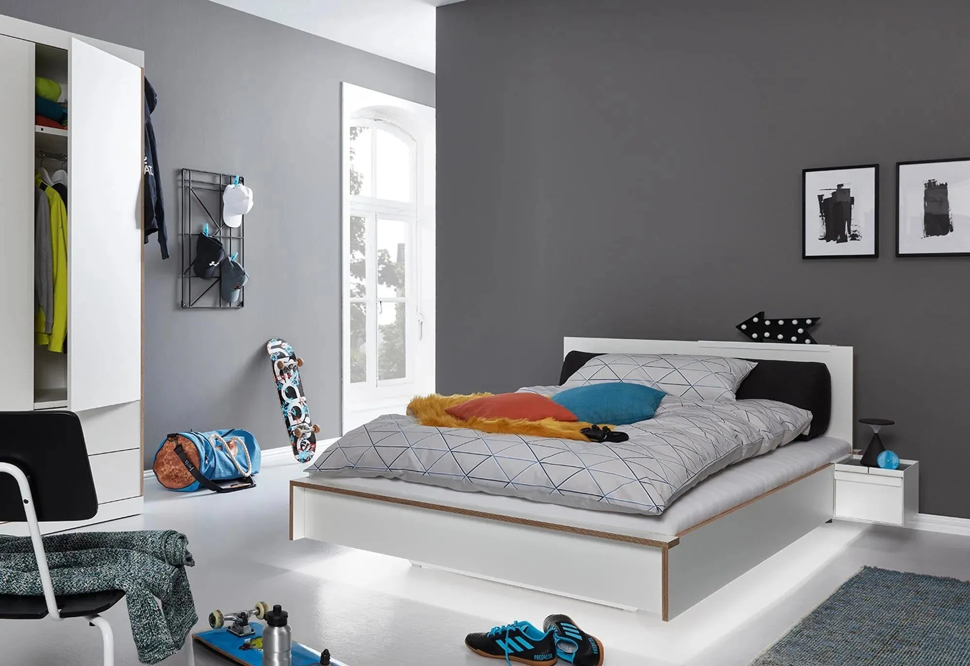 FLAI Kopfteil: Stilvolles Design mit integriertem Stauraum.