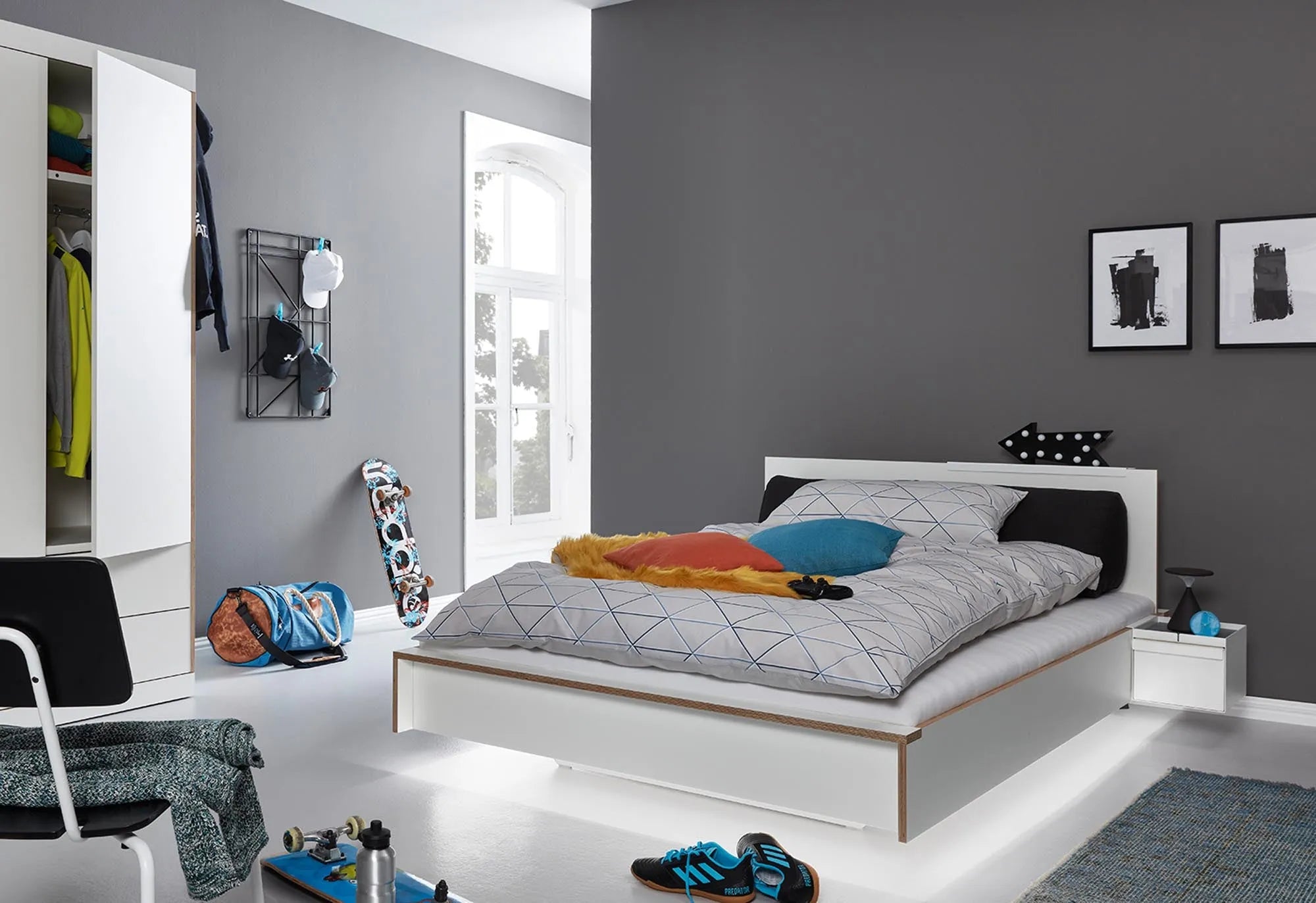 Elegantes FLAI Kopfteil: Funktionaler Stauraum in modernem Design.