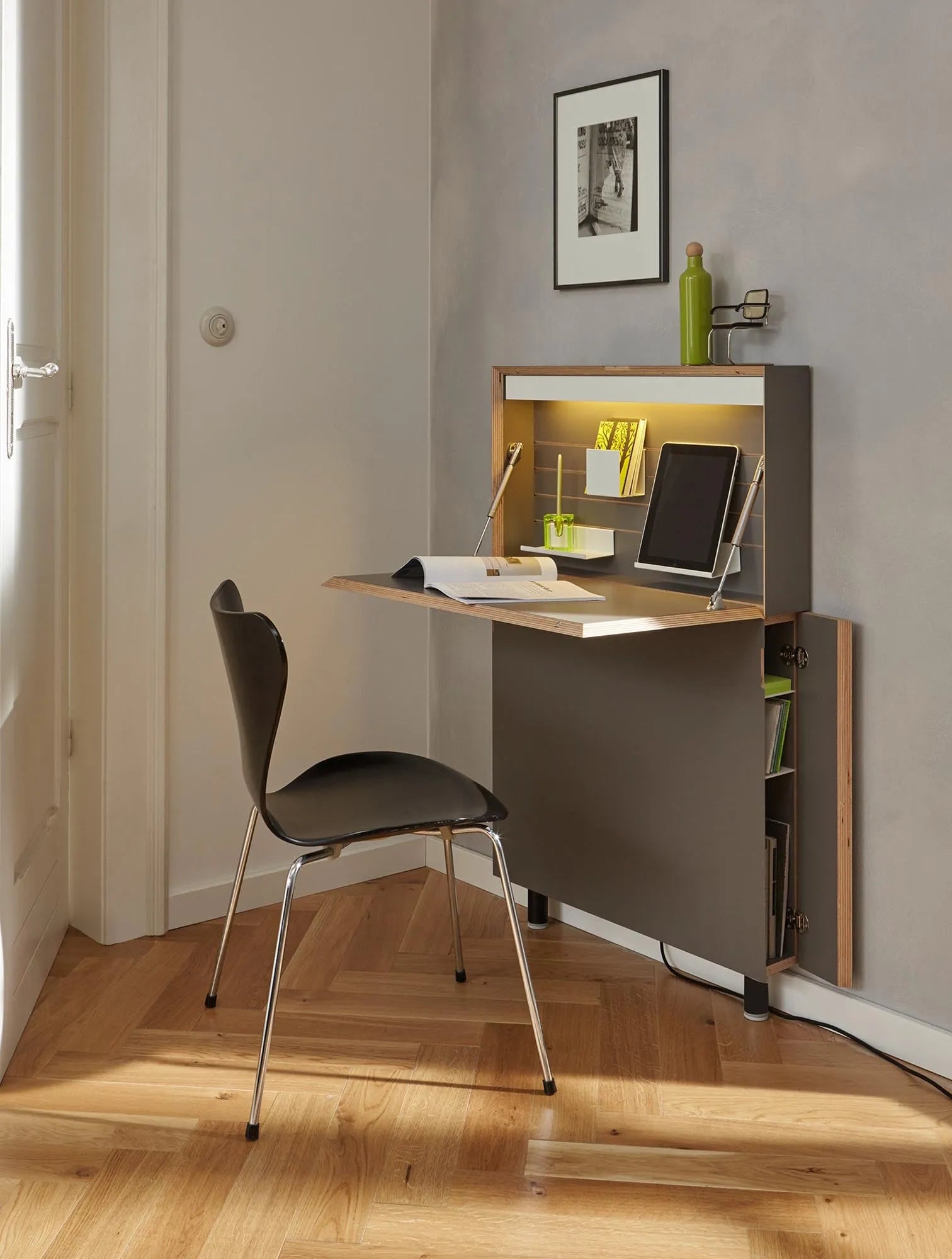 Stilvoller Flatmate Sekretär mit Technikpaket 1 von Müller Möbel.