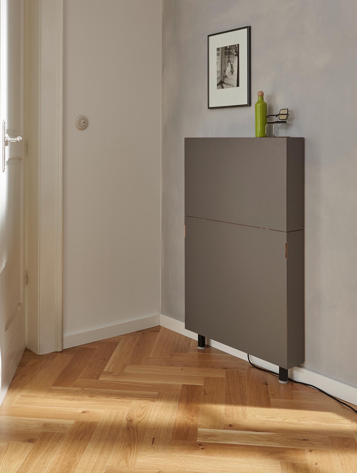 Entdecken Sie den eleganten Flatmate Sekretär von Müller Möbelwerkstätten – ideal für modernes Arbeiten und stilvolle Organisation.