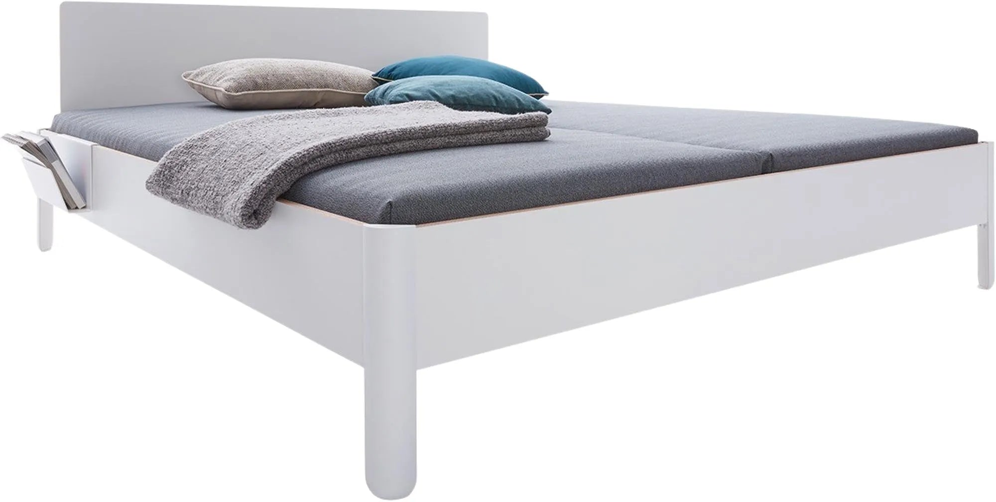 Modernes Nait Doppelbett 180 mit Kopfteil, zeitlos und komfortabel.