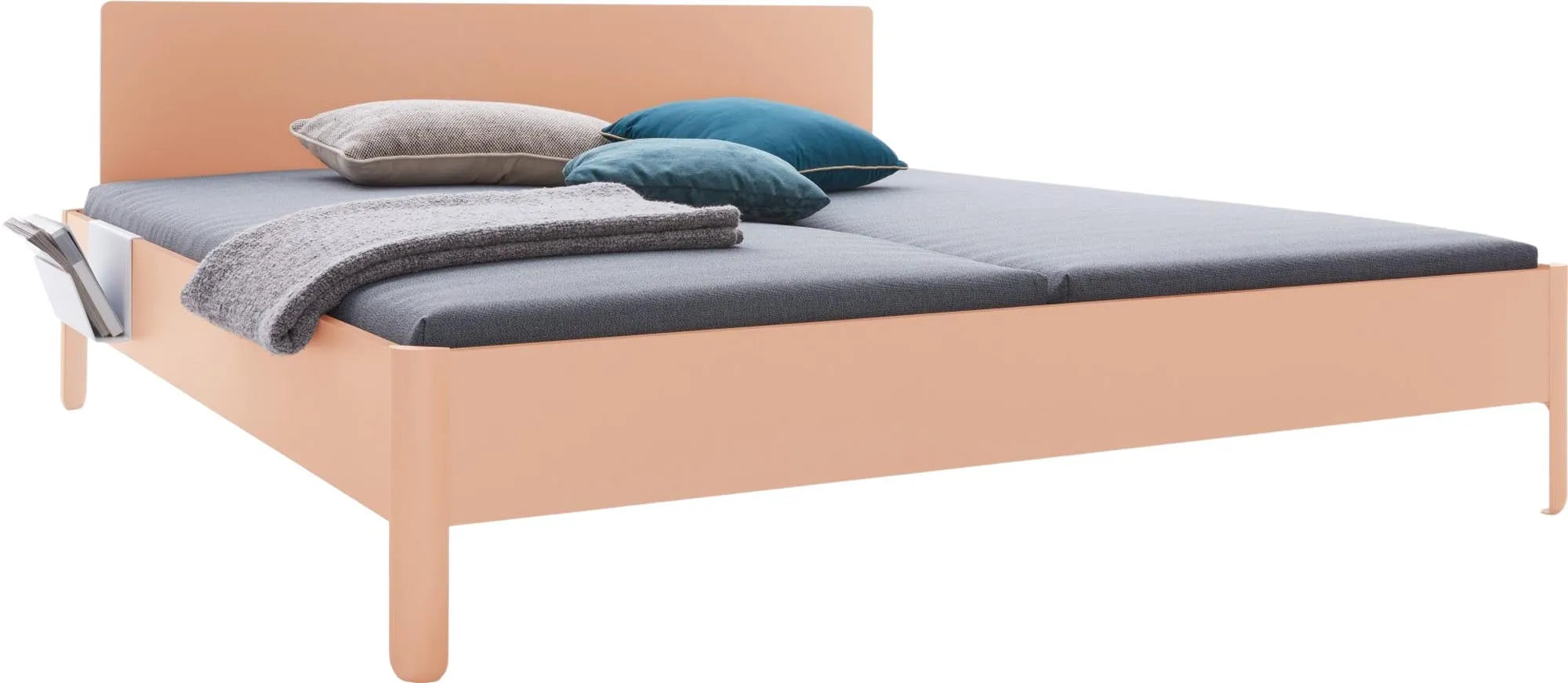 Elegantes Nait Doppelbett 180 mit Kopfteil von Müller Möbelwerkstätten.