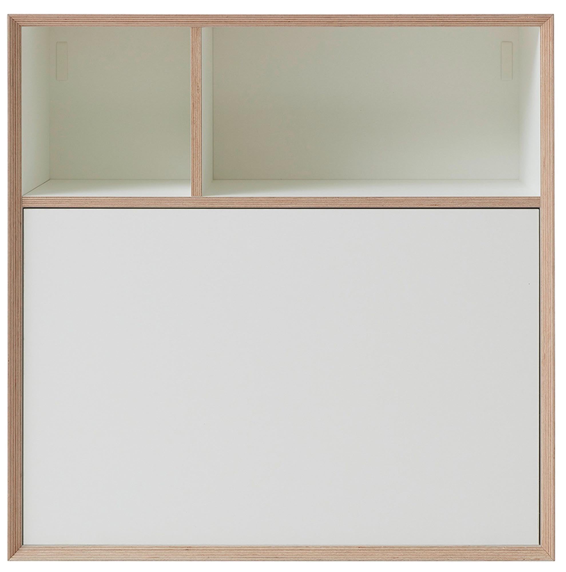 Vielseitiges VERTIKO PLY: Weißes Birkenholz, grifflos, push-to-open, als Sekretär oder Minibar nutzbar, flexibel platzierbar.