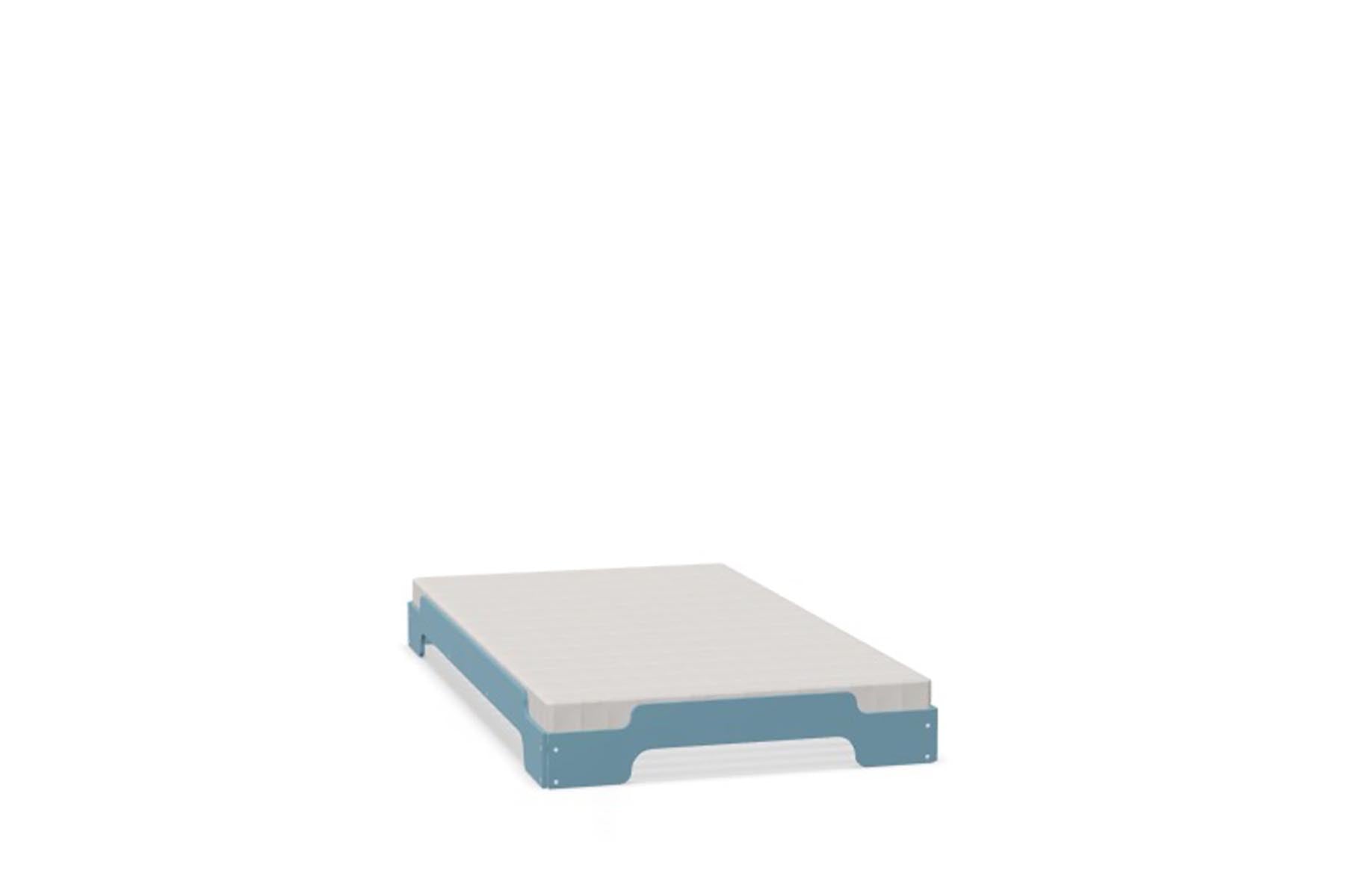 Stapelliege Klassik in Silbertannenblau präsentiert im Onlineshop von KAQTU Design AG. Bett ist von Müller Möbelwerkstätten