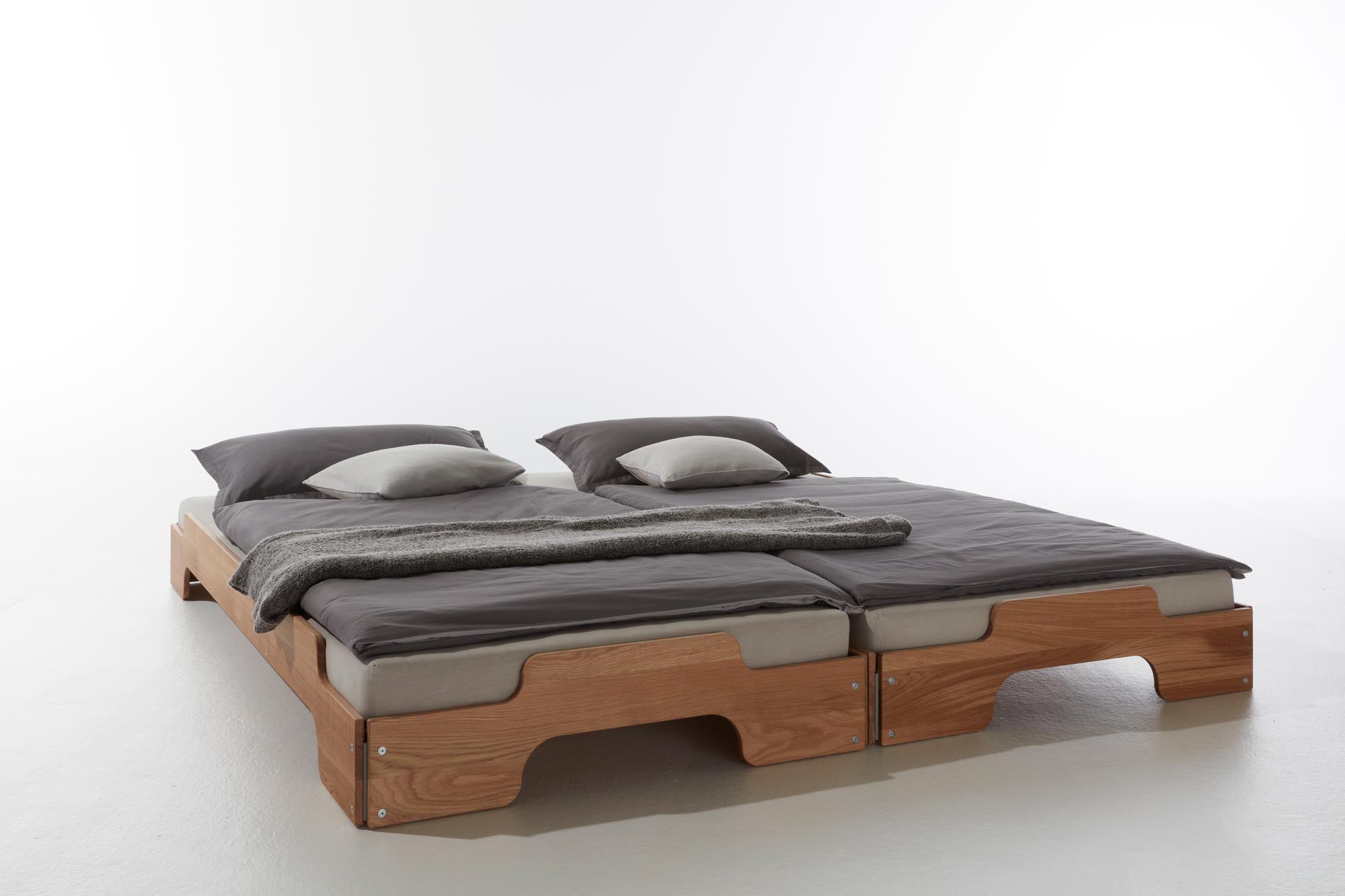 Stapelliege Komfort in Eiche massiv präsentiert im Onlineshop von KAQTU Design AG. Bett ist von Müller Möbelwerkstätten