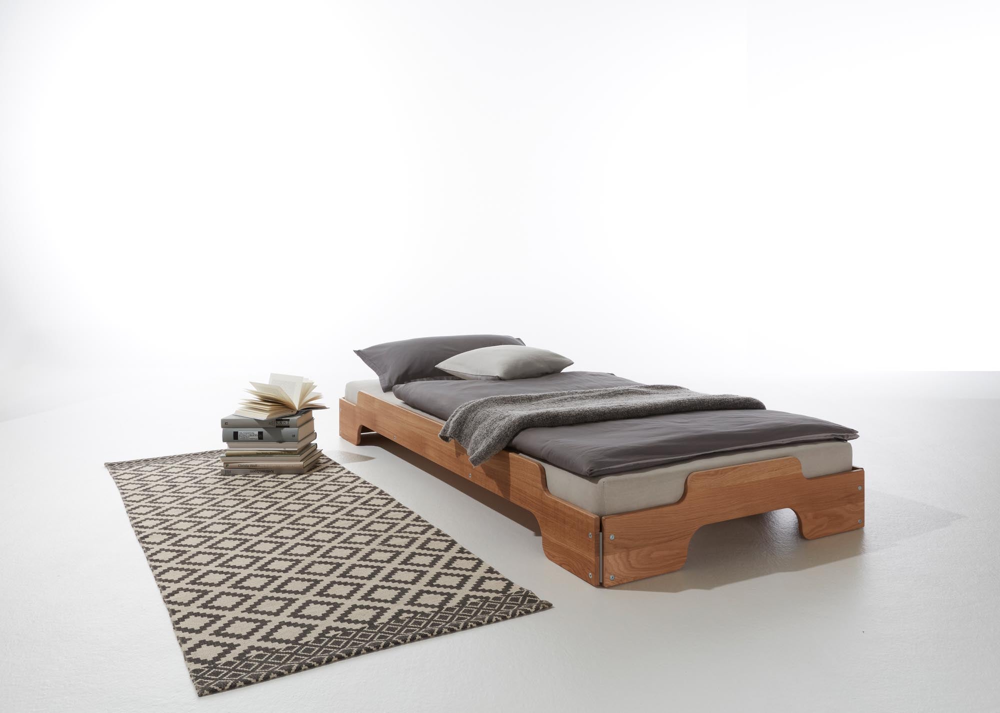 Stapelliege Komfort in Eiche massiv präsentiert im Onlineshop von KAQTU Design AG. Bett ist von Müller Möbelwerkstätten