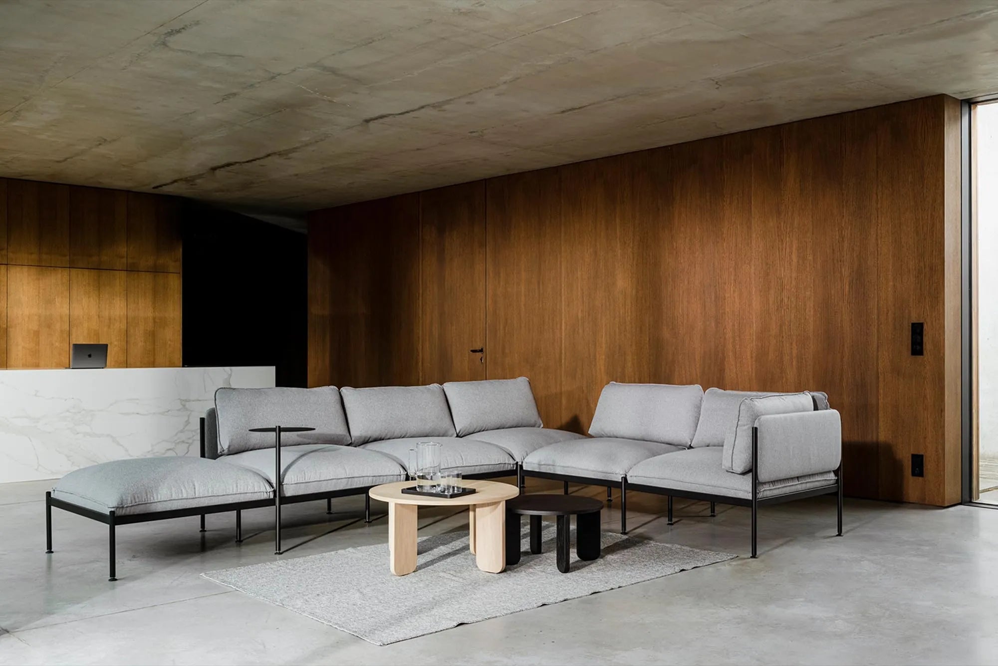 Kuvu Coffee Table: Zeitloses Design für moderne Wohnräume.