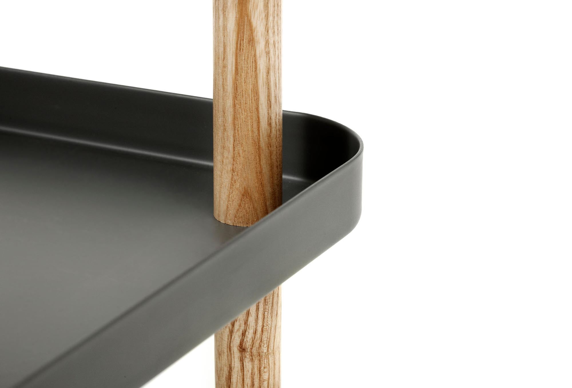 Eleganter Block Tisch von Normann Copenhagen, ideal für moderne Wohnkonzepte und inspirierende Arbeitsumgebungen.