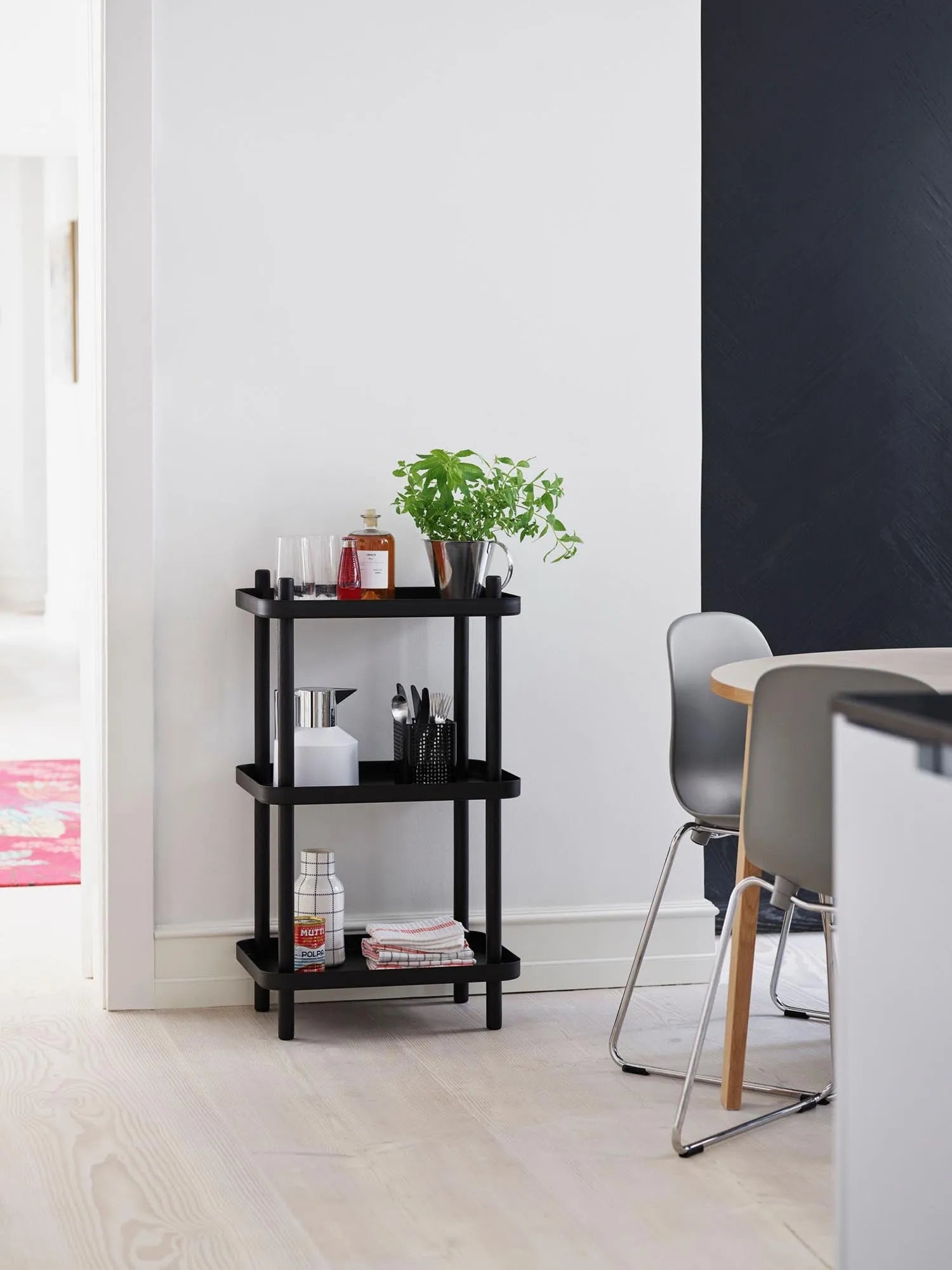 Stilvolles Block Regal von Normann Copenhagen für moderne Akzente.