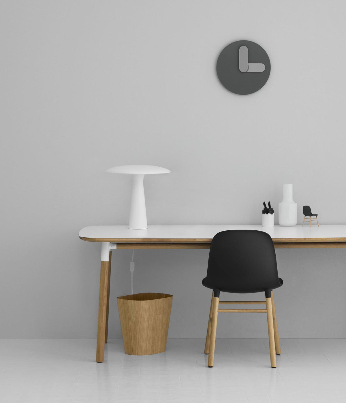 Form Tisch 95 x 200 in Weiss präsentiert im Onlineshop von KAQTU Design AG. Esstisch ist von Normann Copenhagen