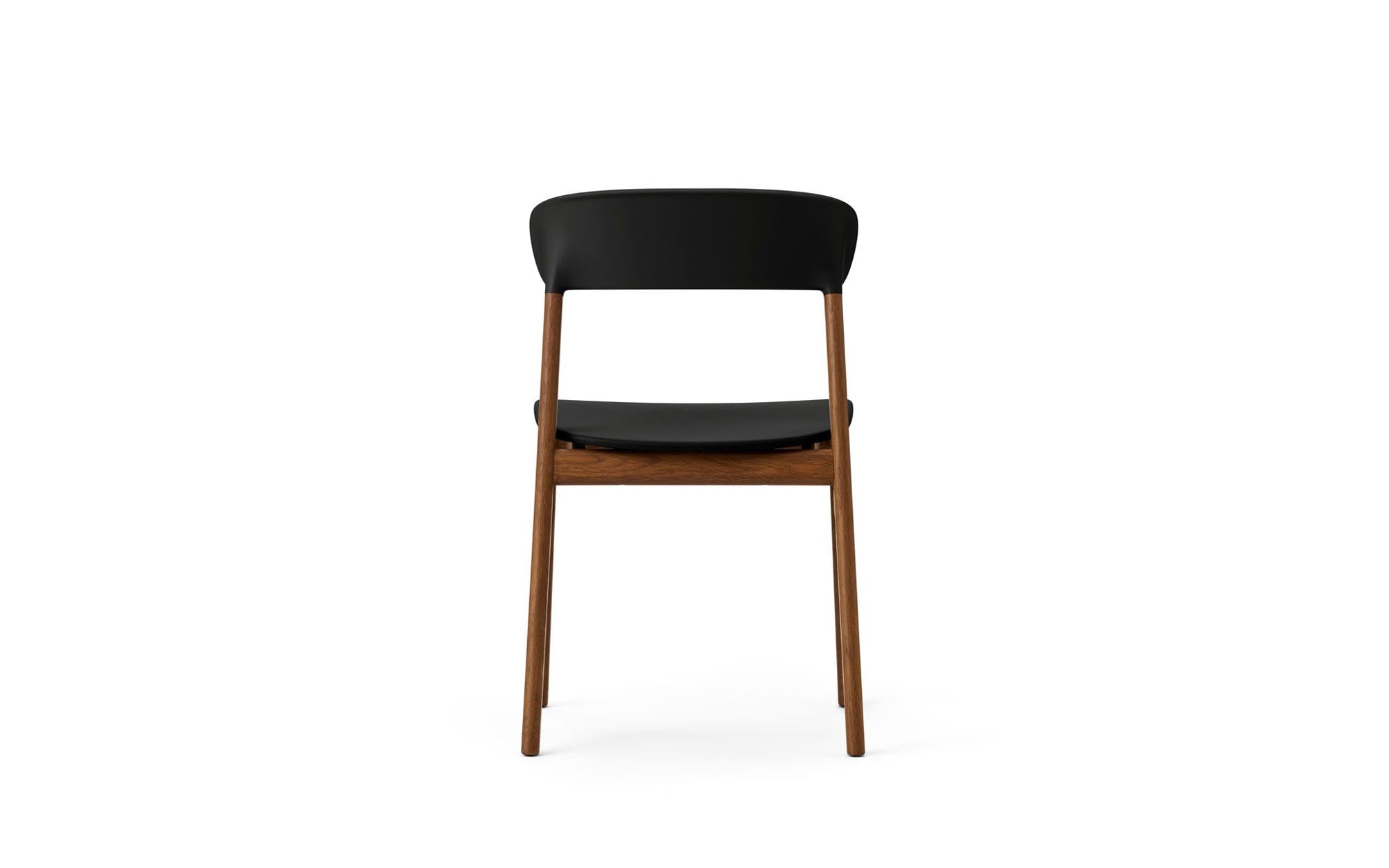 Herit Stuhl: Zeitloses Design trifft auf modernen Sitzkomfort.