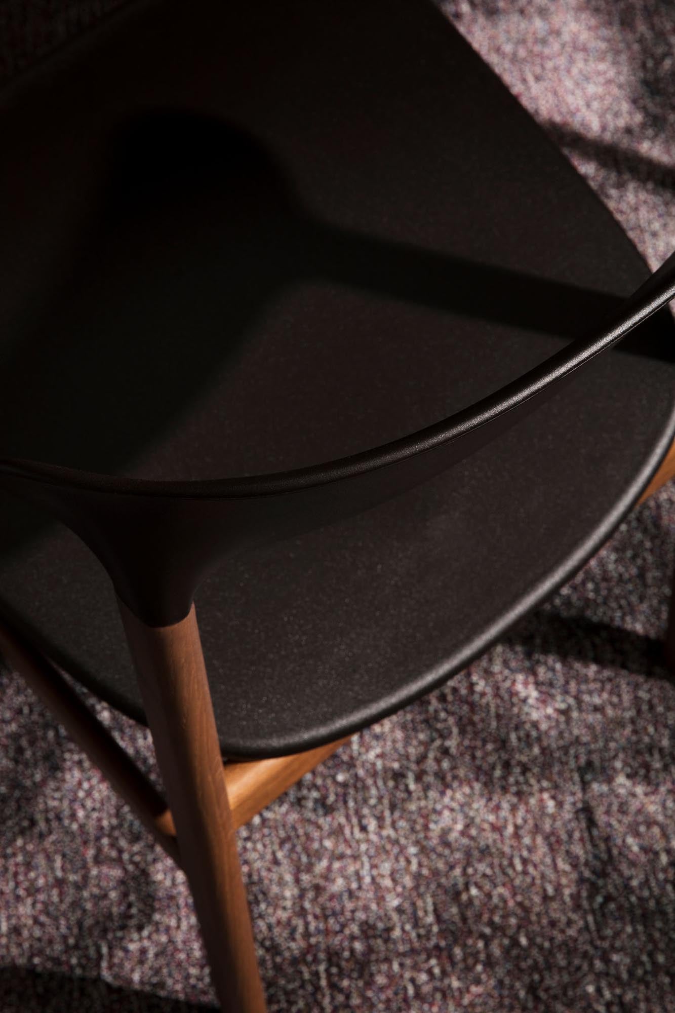 Eleganter Herit Stuhl: Skandinavisches Design trifft auf Komfort.
