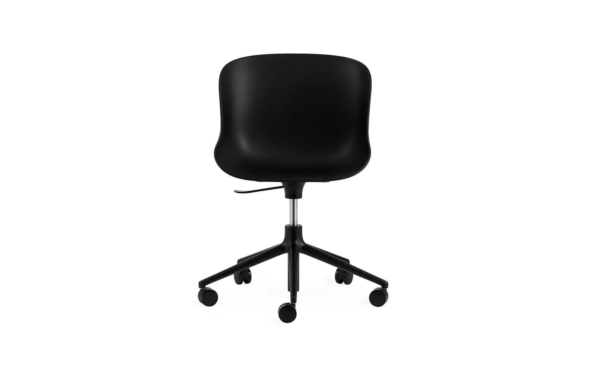 Komfortabler Hyg Drehsessel von Normann Copenhagen für flexibles Arbeiten.