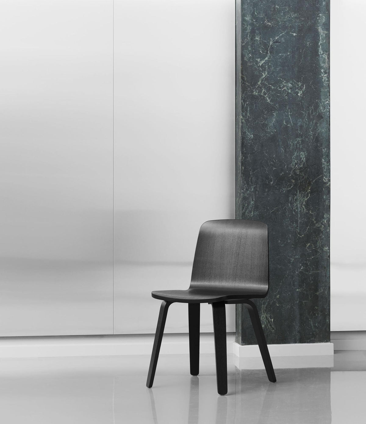 Just Stuhl in Schwarz/schwarz präsentiert im Onlineshop von KAQTU Design AG. Stuhl ist von Normann Copenhagen