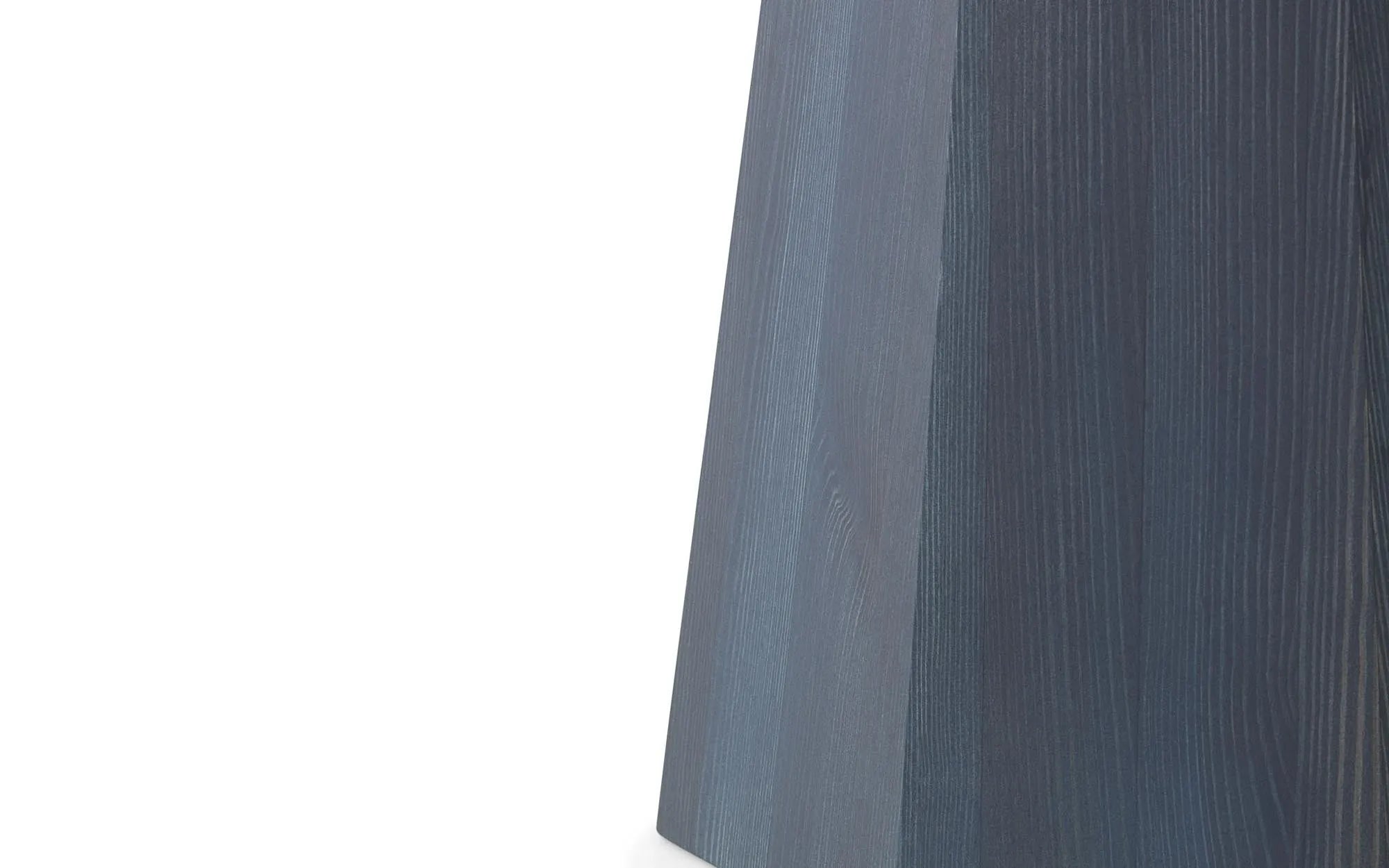 Pine Tisch Large: Stilvolles skandinavisches Design von Normann.