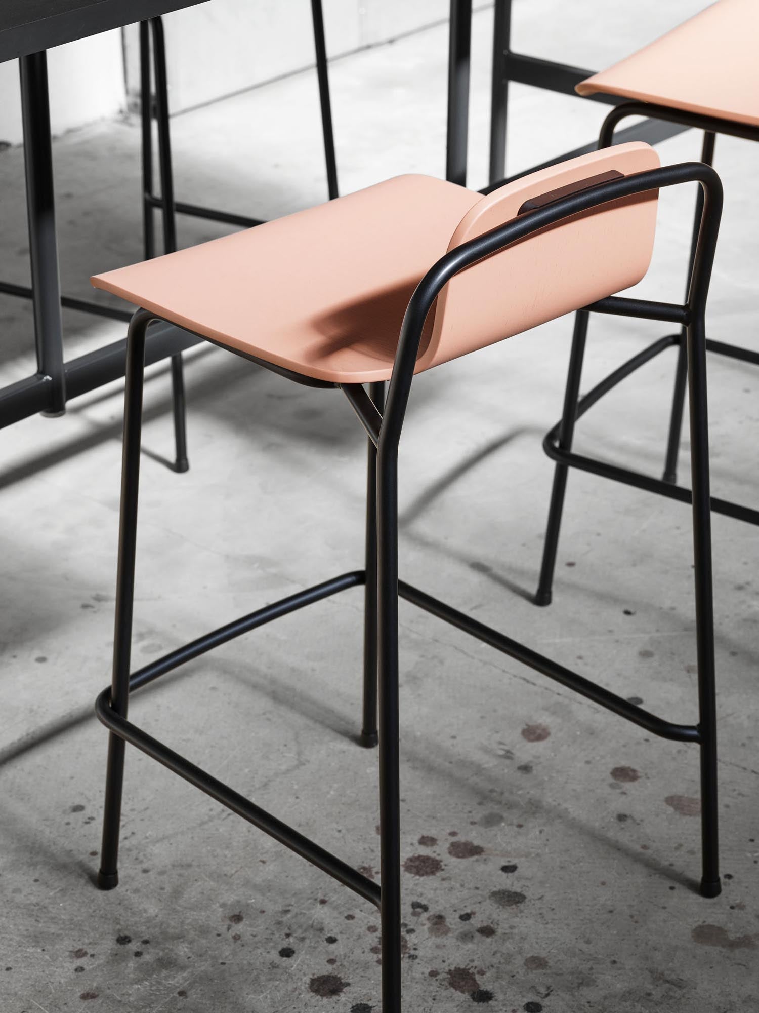 Studio Barhocker: Skandinavisches Design trifft auf urbanen Stil.