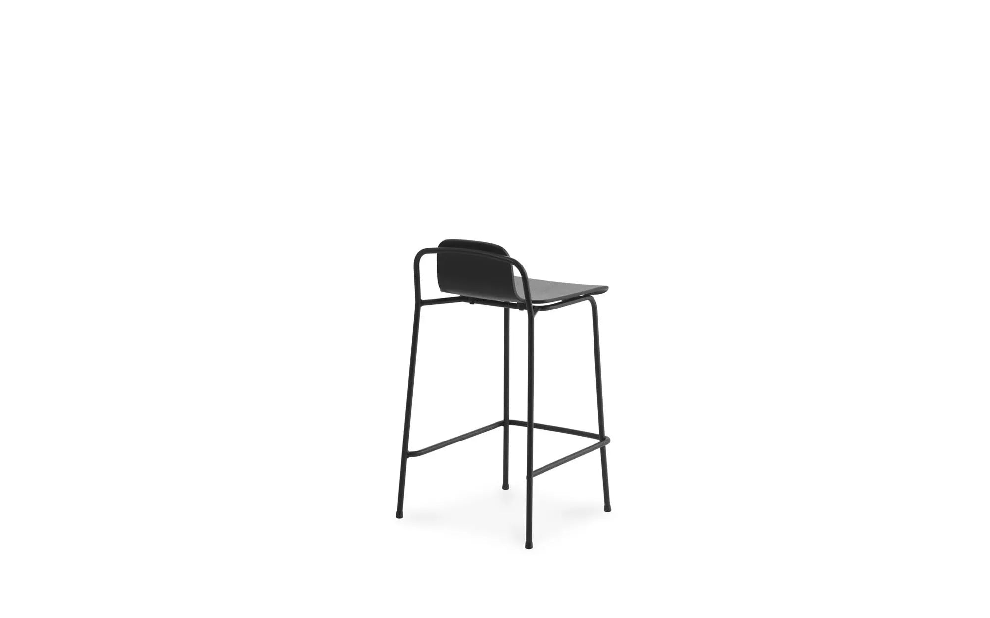 Studio Barhocker von Normann: Komfort trifft auf skandinavische Eleganz.