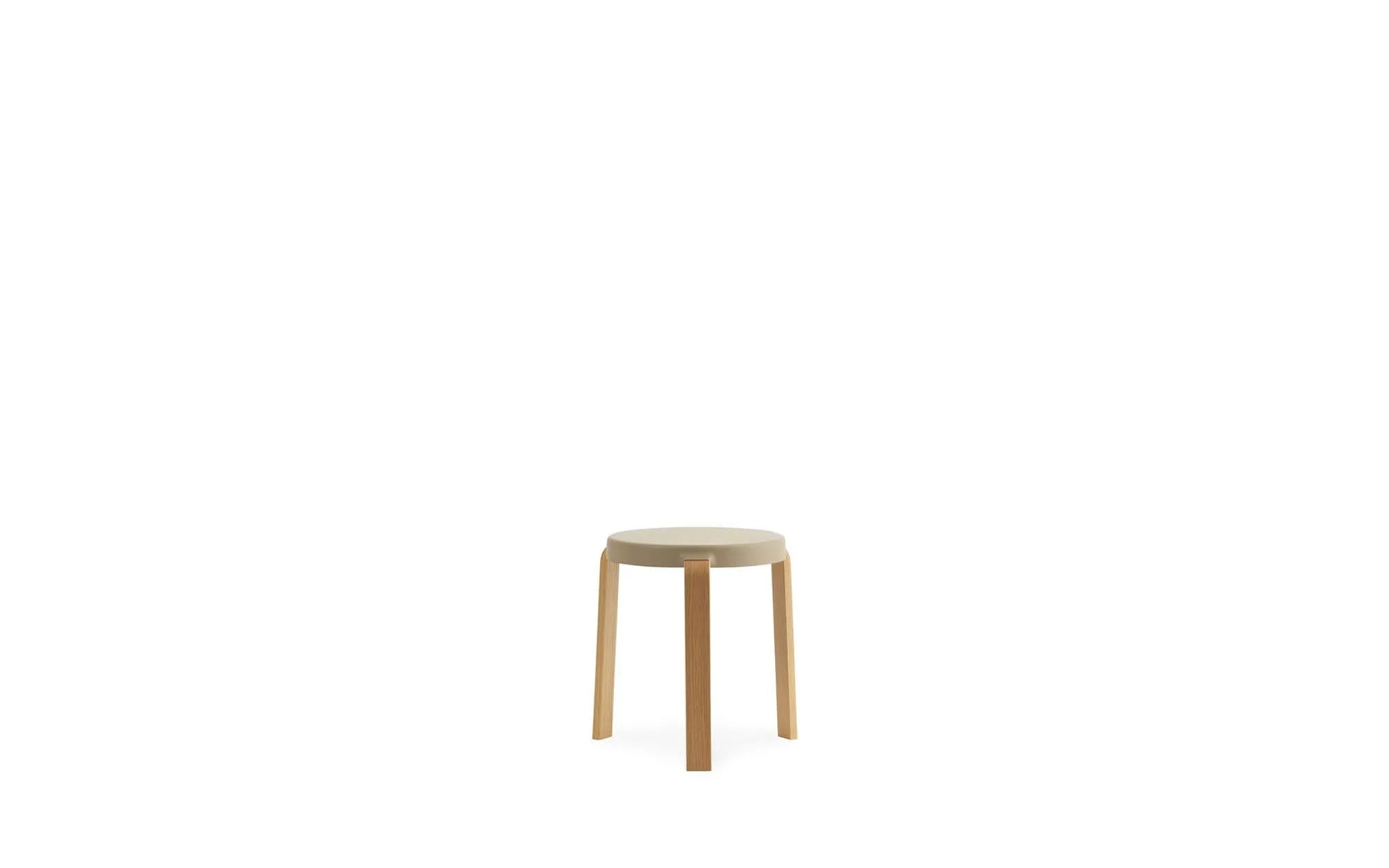 Eleganter Tap Hocker von Normann Copenhagen für modernes Wohnen.