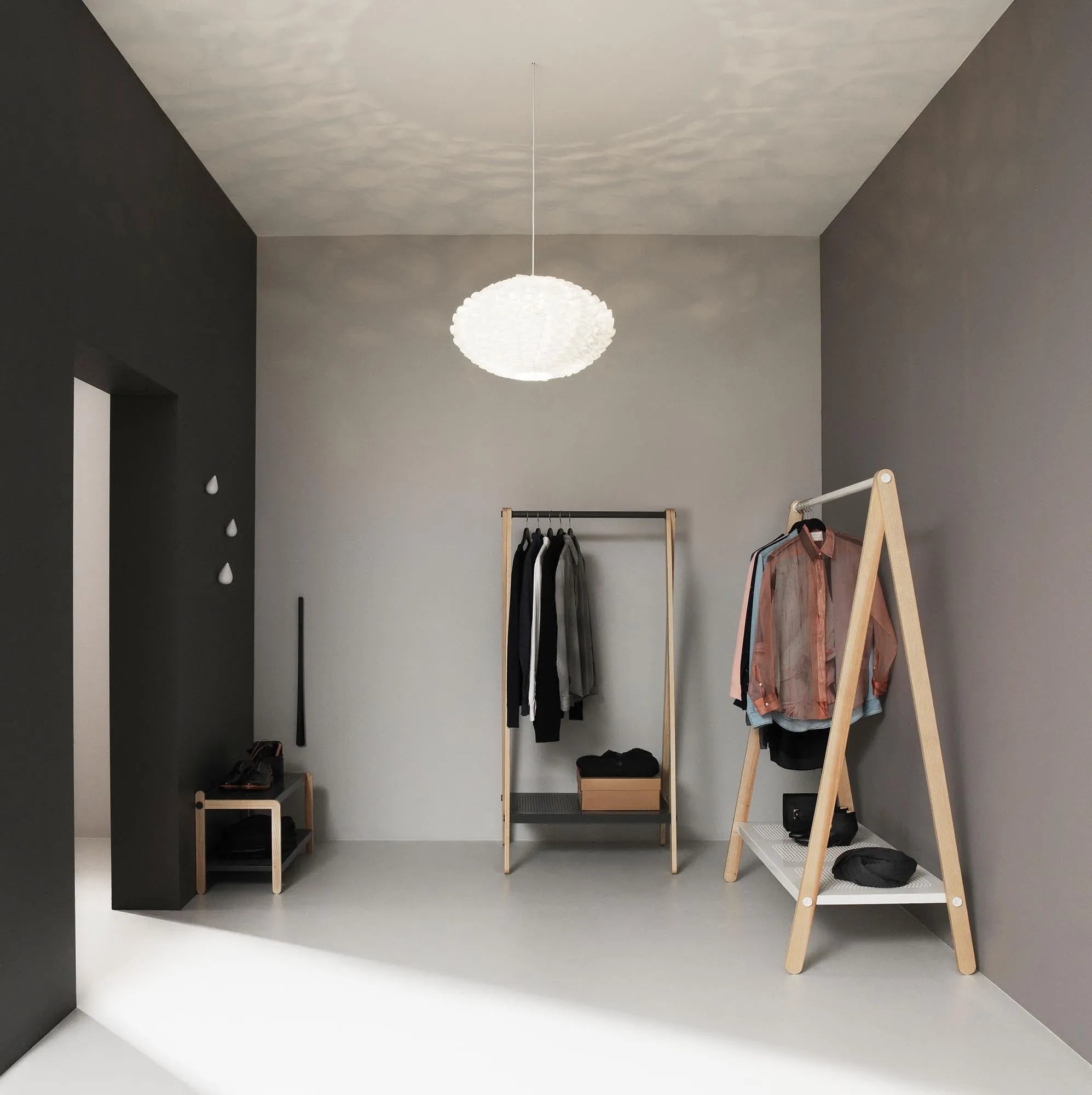 Toj Kleiderständer klein: Minimalistisches Design für Ihr Zuhause.
