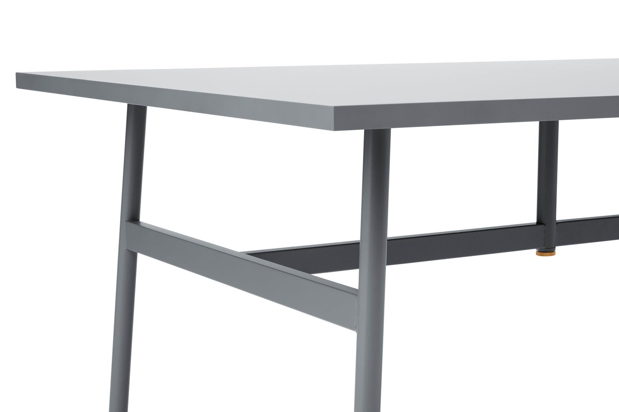 Union Tisch von Normann Copenhagen: Stilvoller Mittelpunkt für Räume.