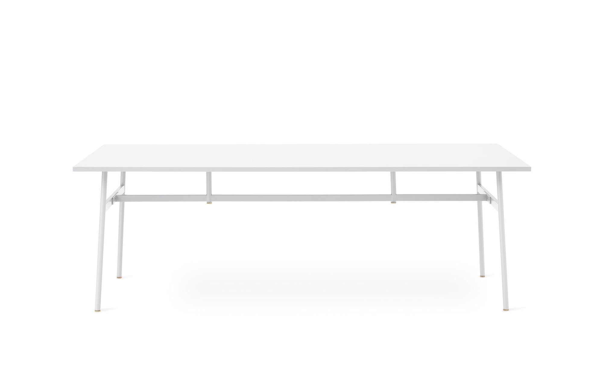 Union Tisch von Normann Copenhagen: Stilvoller Mittelpunkt für Räume.